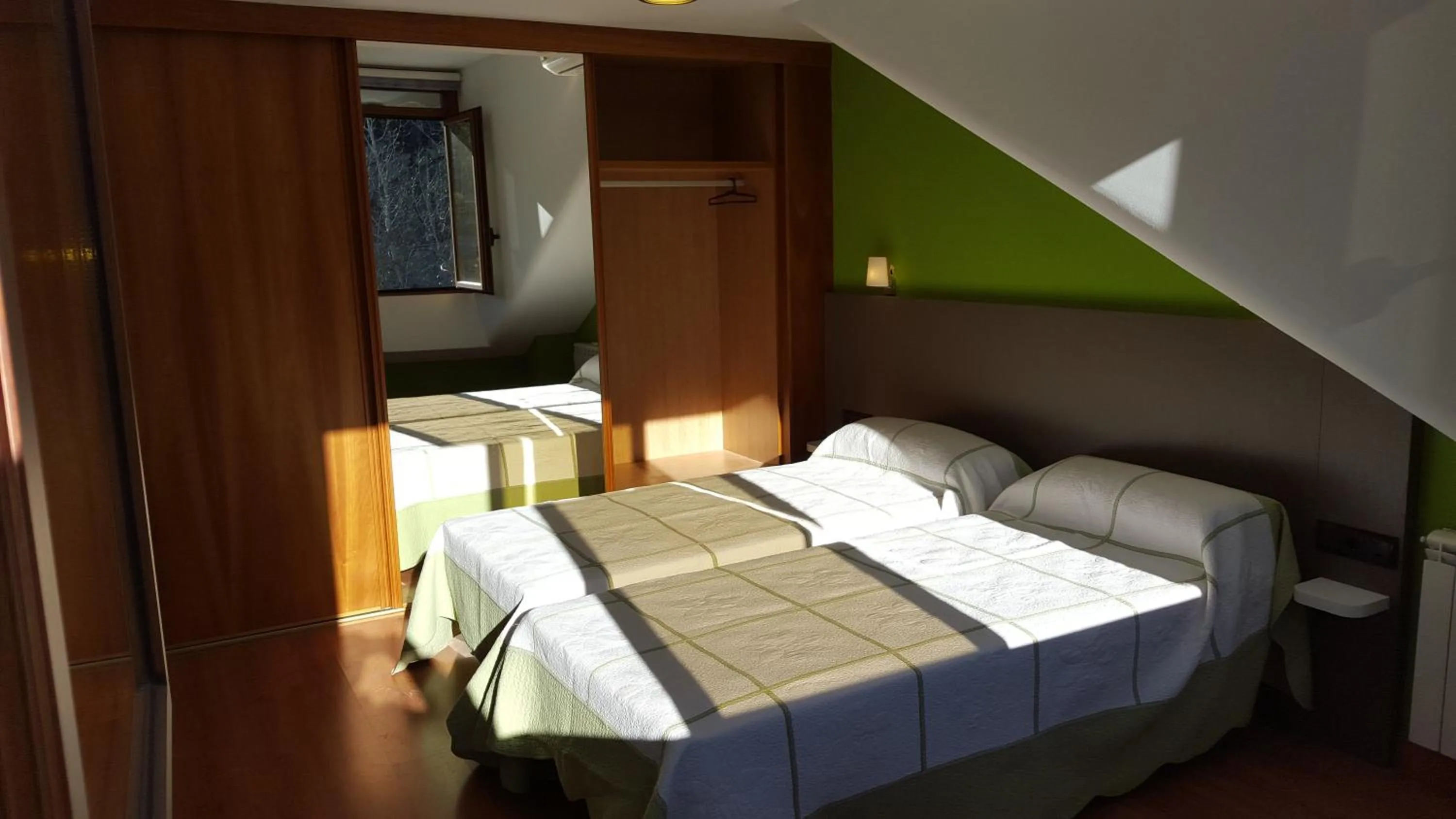 Photo of the whole room, Bed in Hotel Meson de L’Ainsa