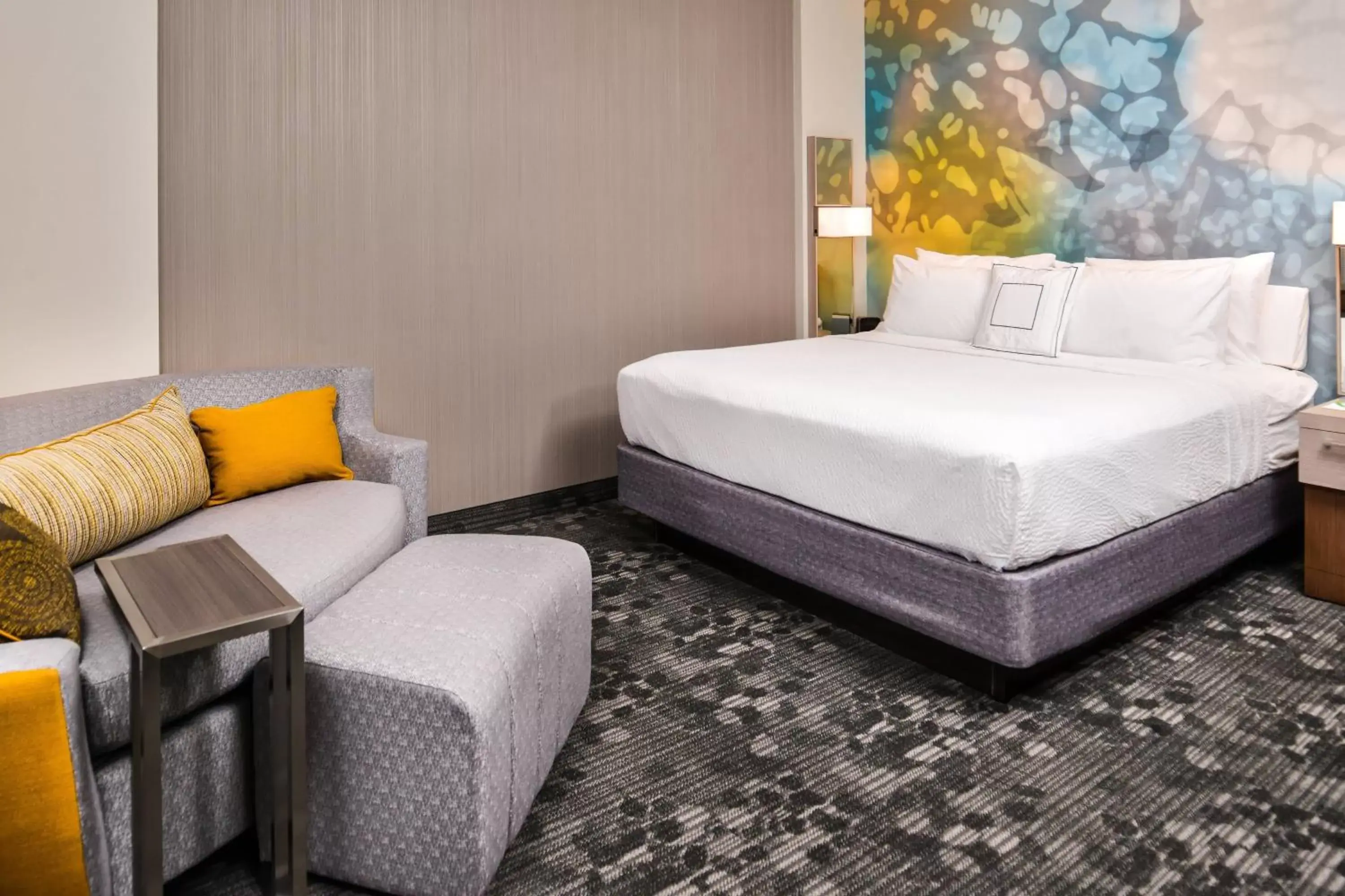 Photo of the whole room, Bed in Courtyard by Marriott Charlotte Northlake