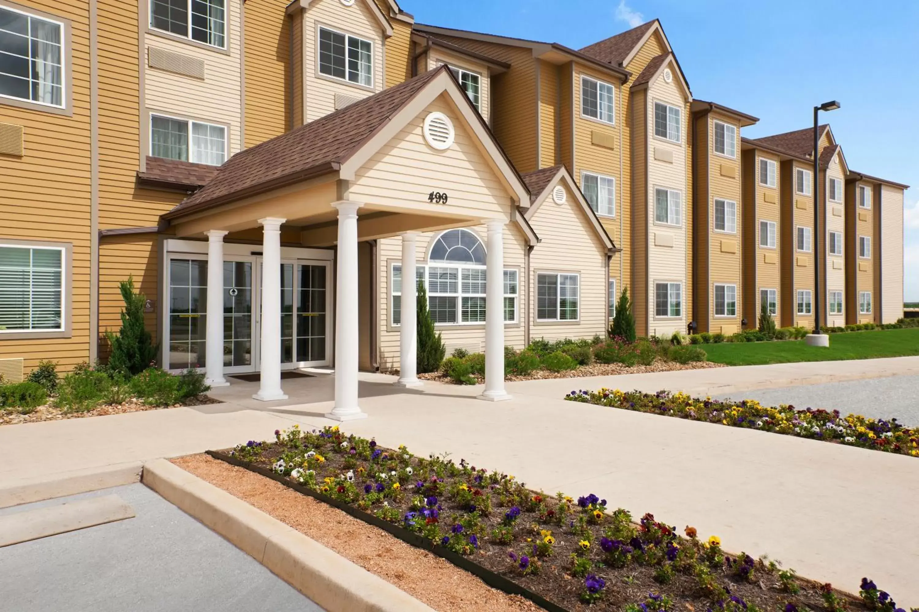 Facade/entrance, Property Building in Microtel Inn & Suites Cotulla