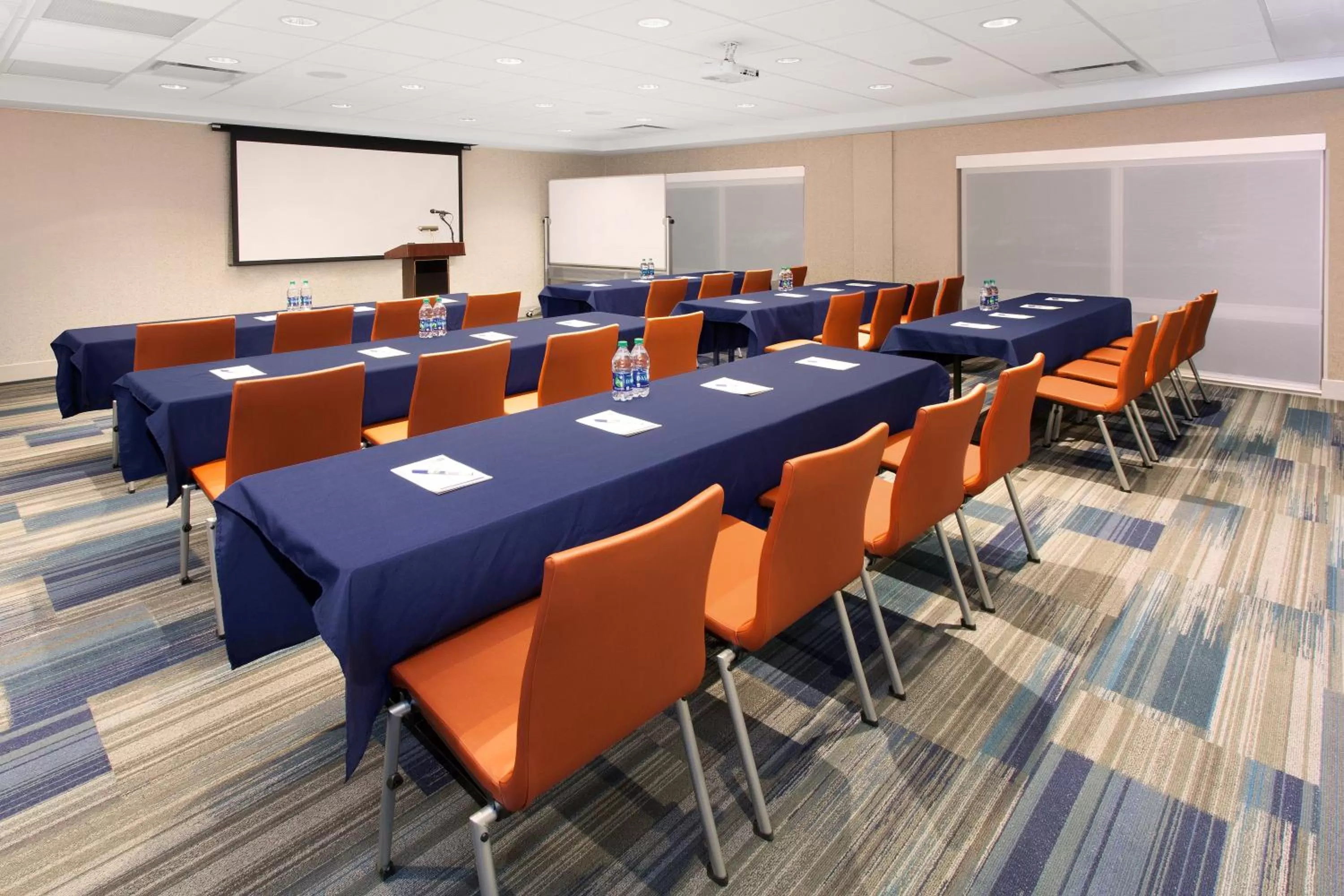 Meeting/conference room in Holiday Inn Express & Suites - Sterling Heights-Detroit Area by IHG