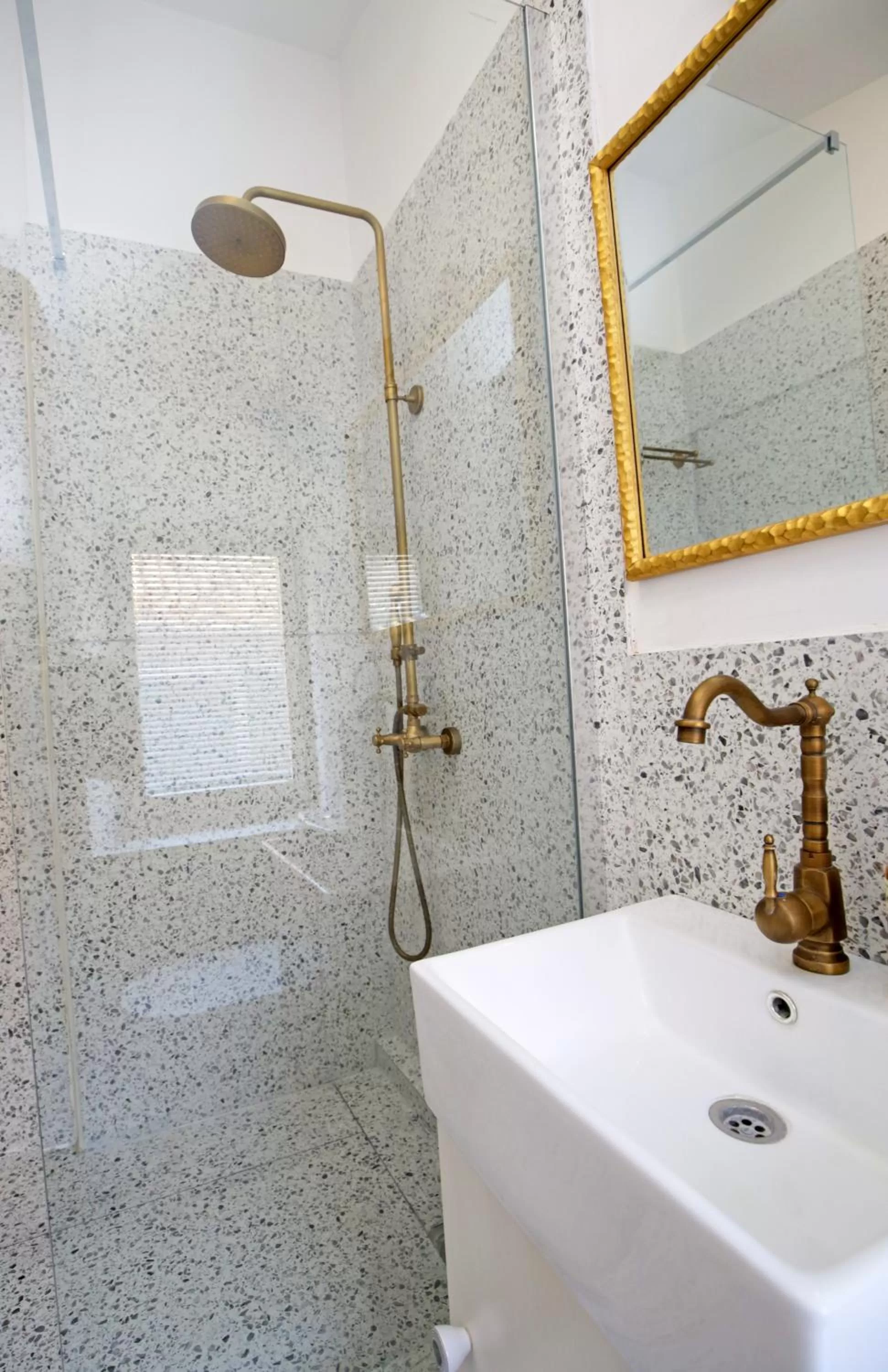 Bathroom in Swan City Apartment & Room