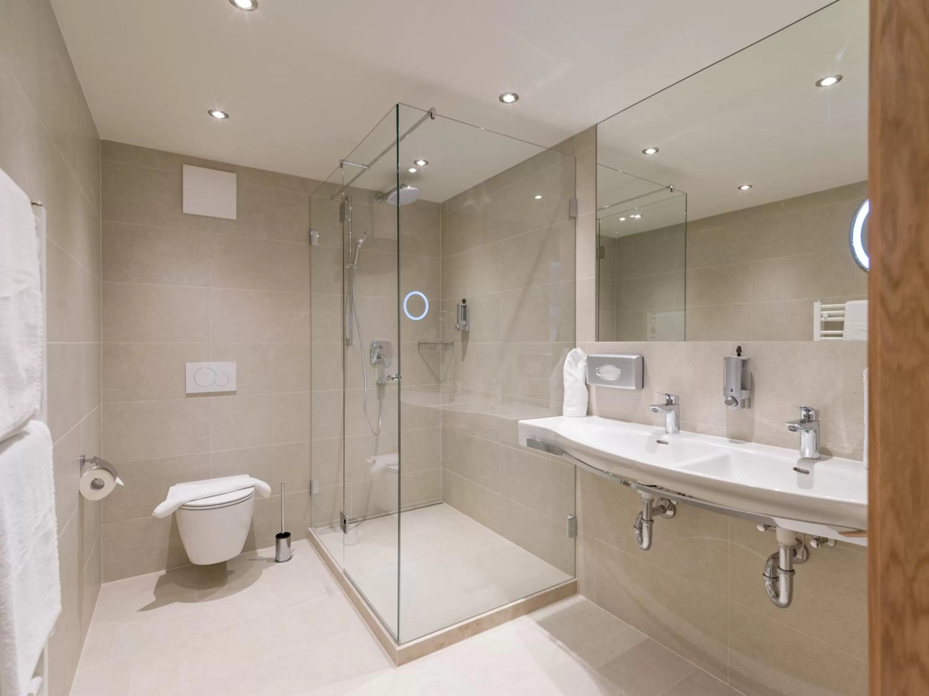 Bathroom in Alpen Glück Hotel Unterm Rain garni