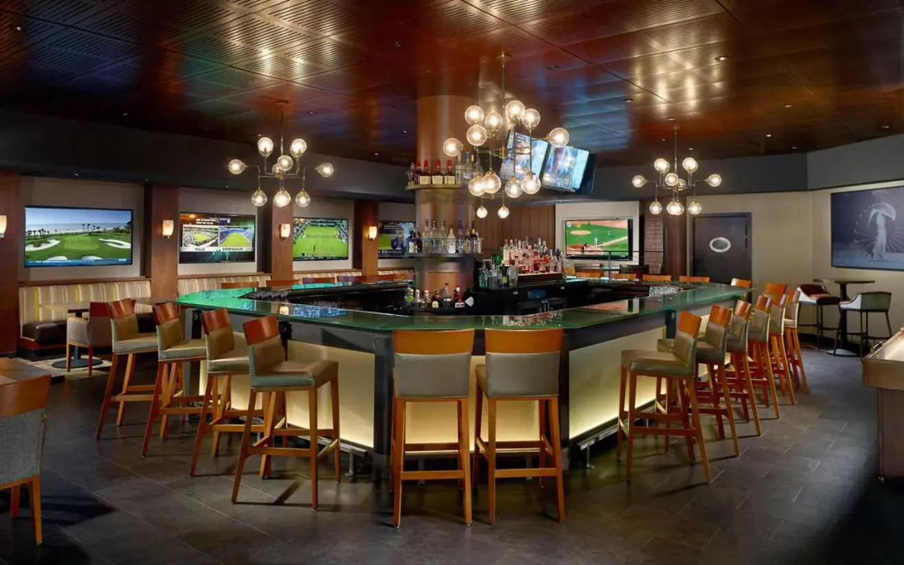 Lounge or bar, Lounge/Bar in Omni Hilton Head Oceanfront Resort