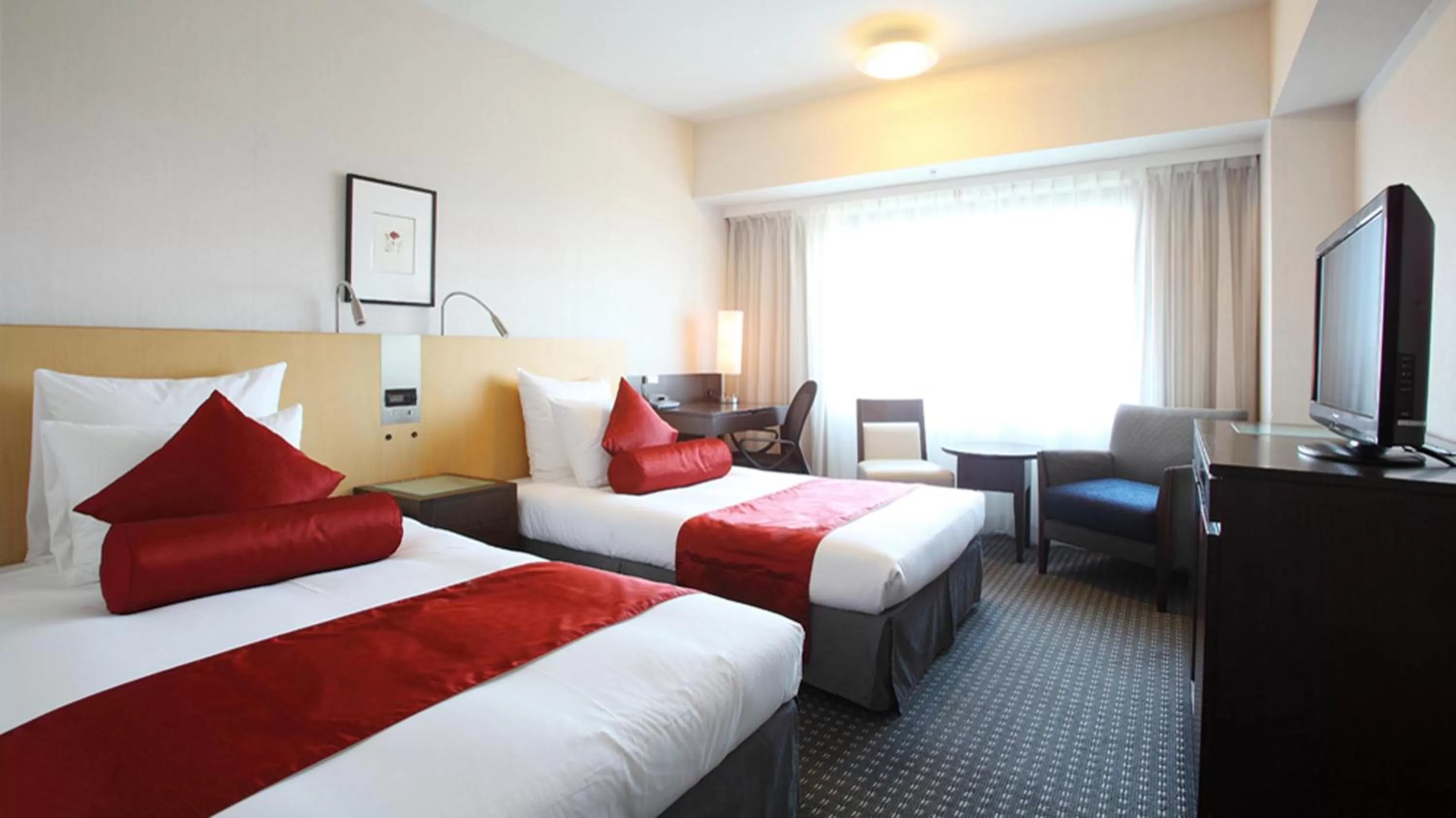Photo of the whole room, Bed in ANA Crowne Plaza Narita by IHG