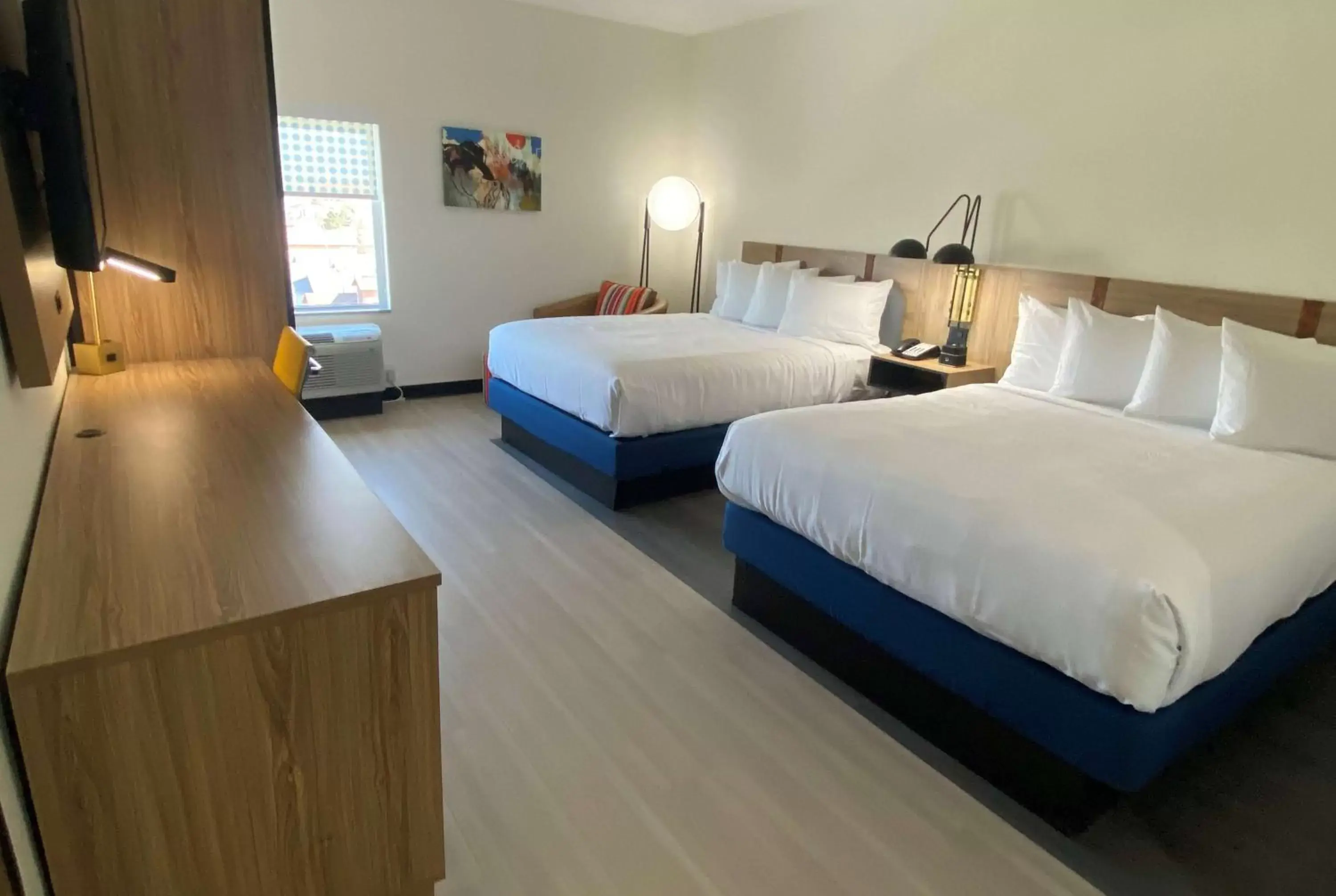 Photo of the whole room, Bed in La Quinta Inn & Suites by Wyndham El Paso East Loop-375