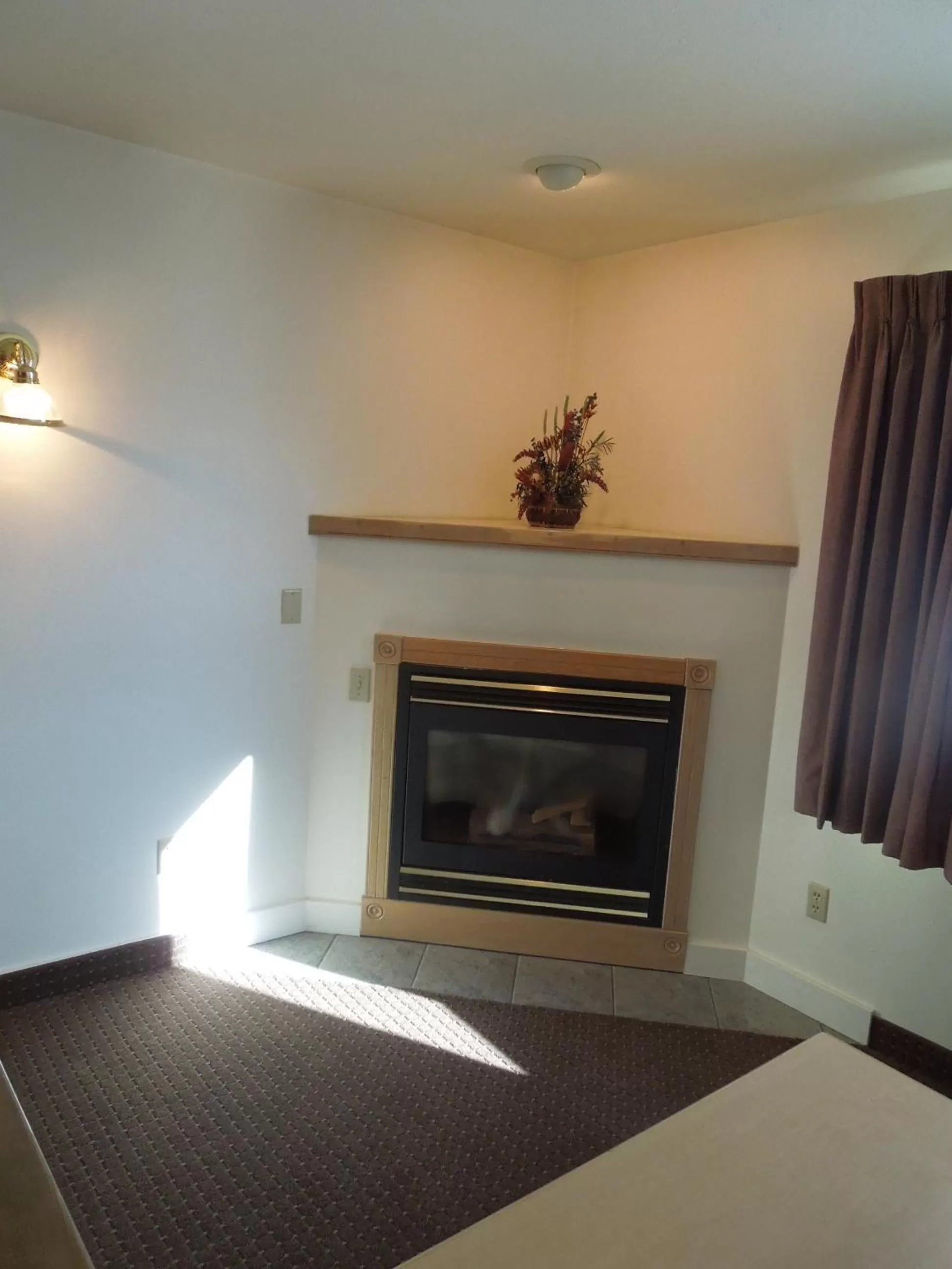 Decorative detail, Bed in Inn at Lander, Travelodge by Wyndham