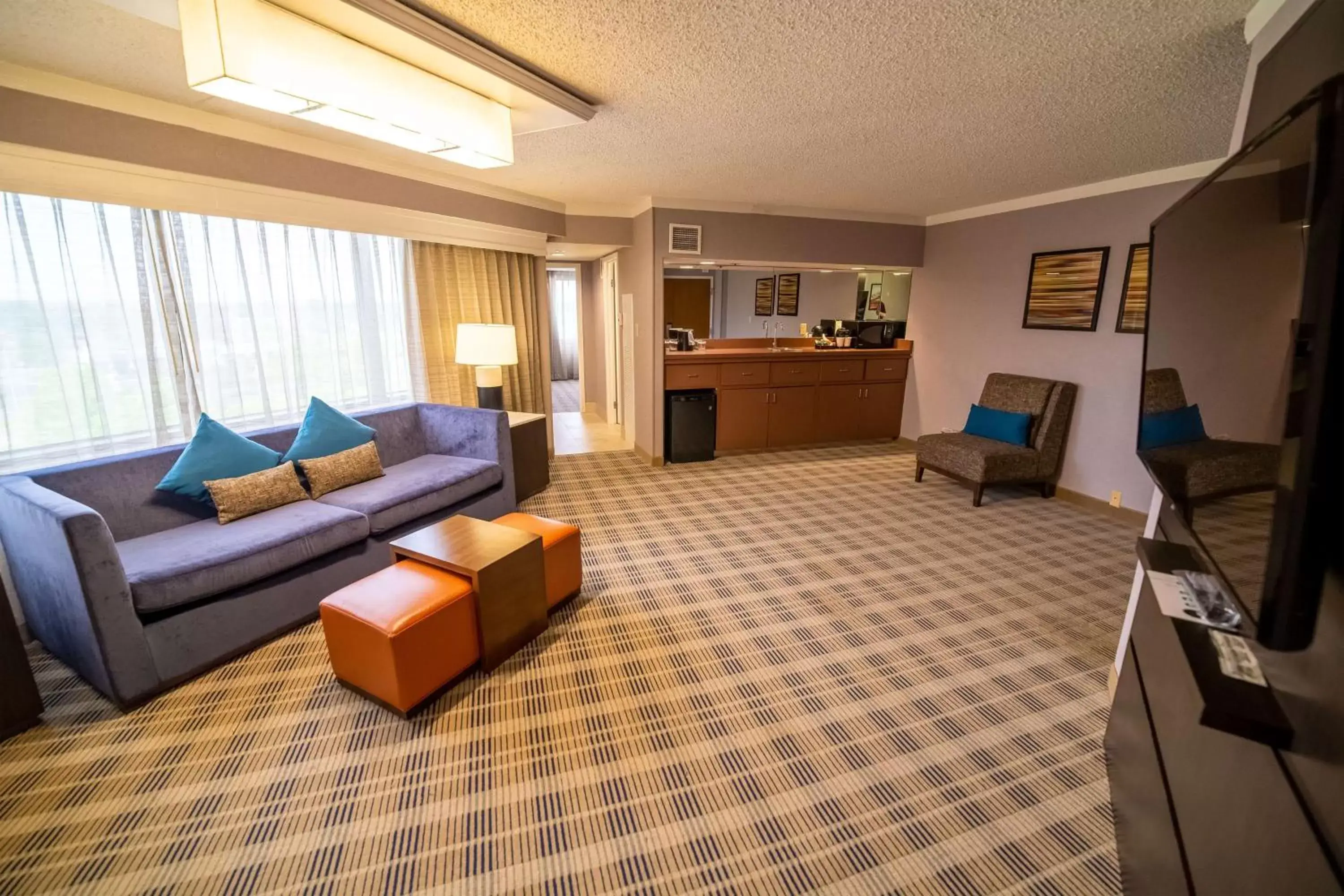 Living room, Seating Area in Embassy Suites by Hilton Kansas City Overland Park