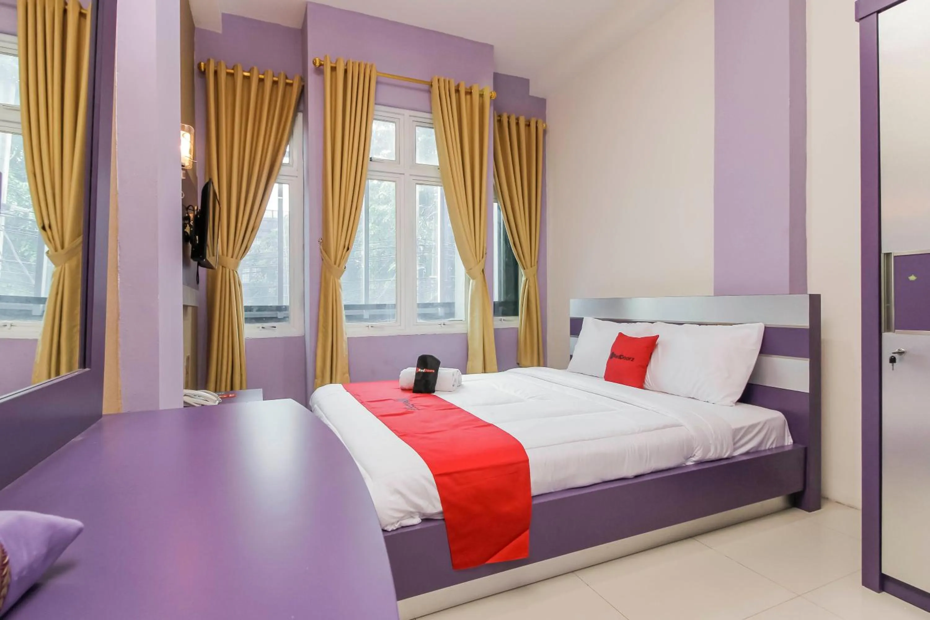 Bedroom, Bed in RedDoorz Plus near Stasiun Bekasi