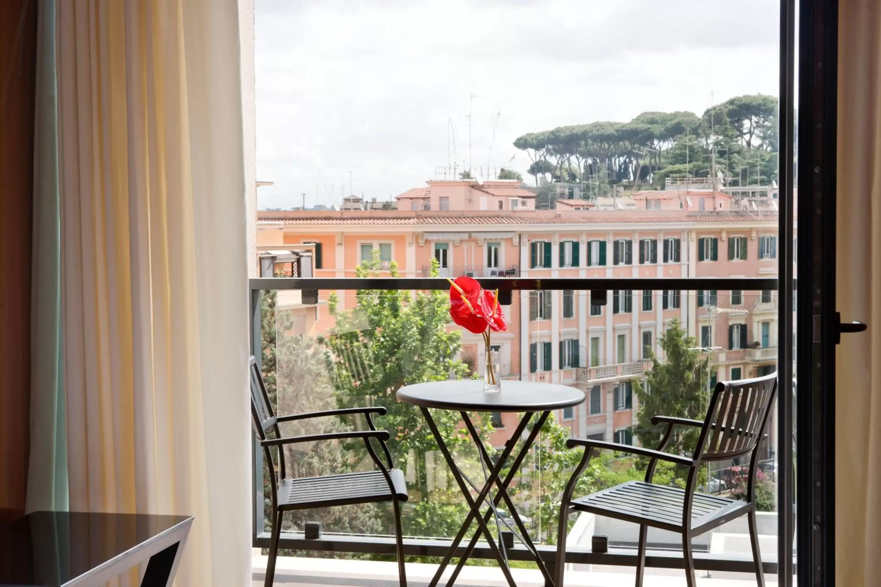 Nearby landmark, Balcony/Terrace in Starhotels Michelangelo Rome