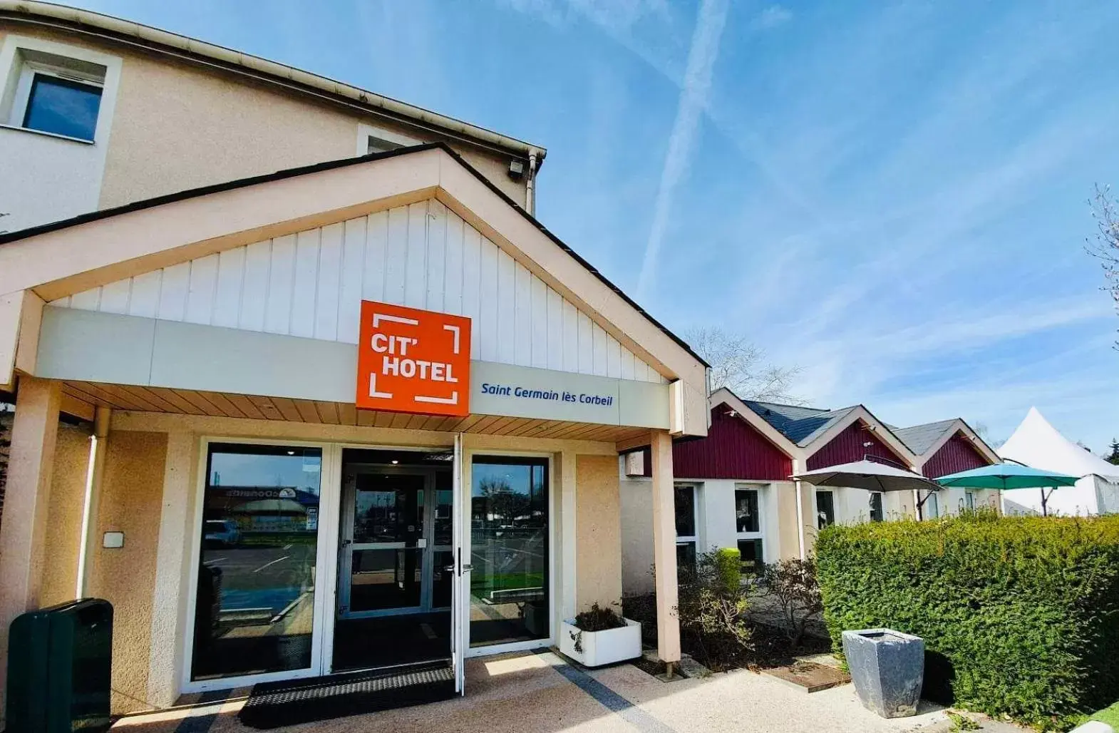 Facade/entrance in Cit'hotel Design Booking Evry Saint-Germain-lès-Corbeil Sénart Facade/entrance in Cit'hotel Design Booking Evry Saint-Germain-lès-Corbeil Sénart