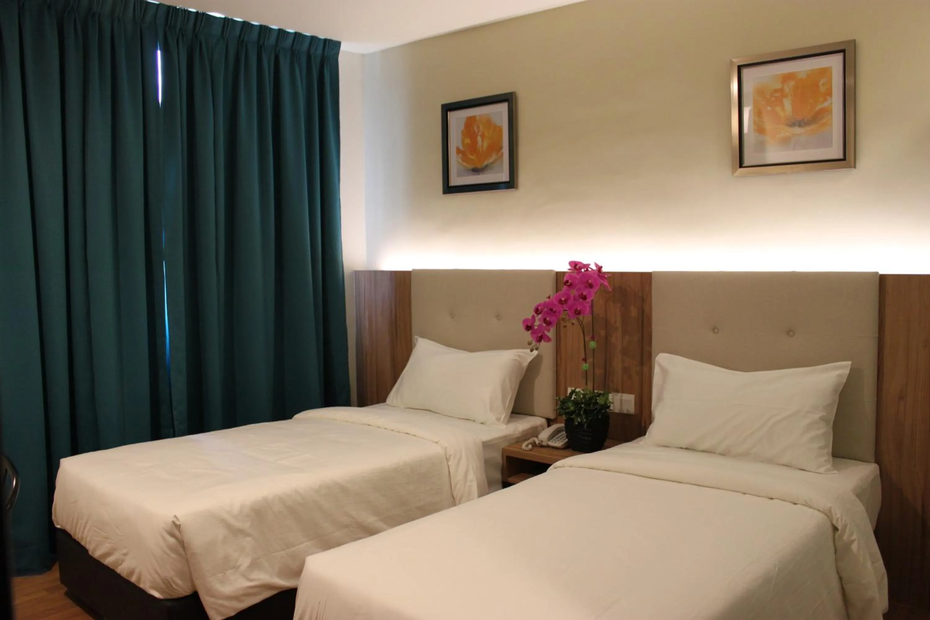 Bedroom, Bed in BIG M Hotel