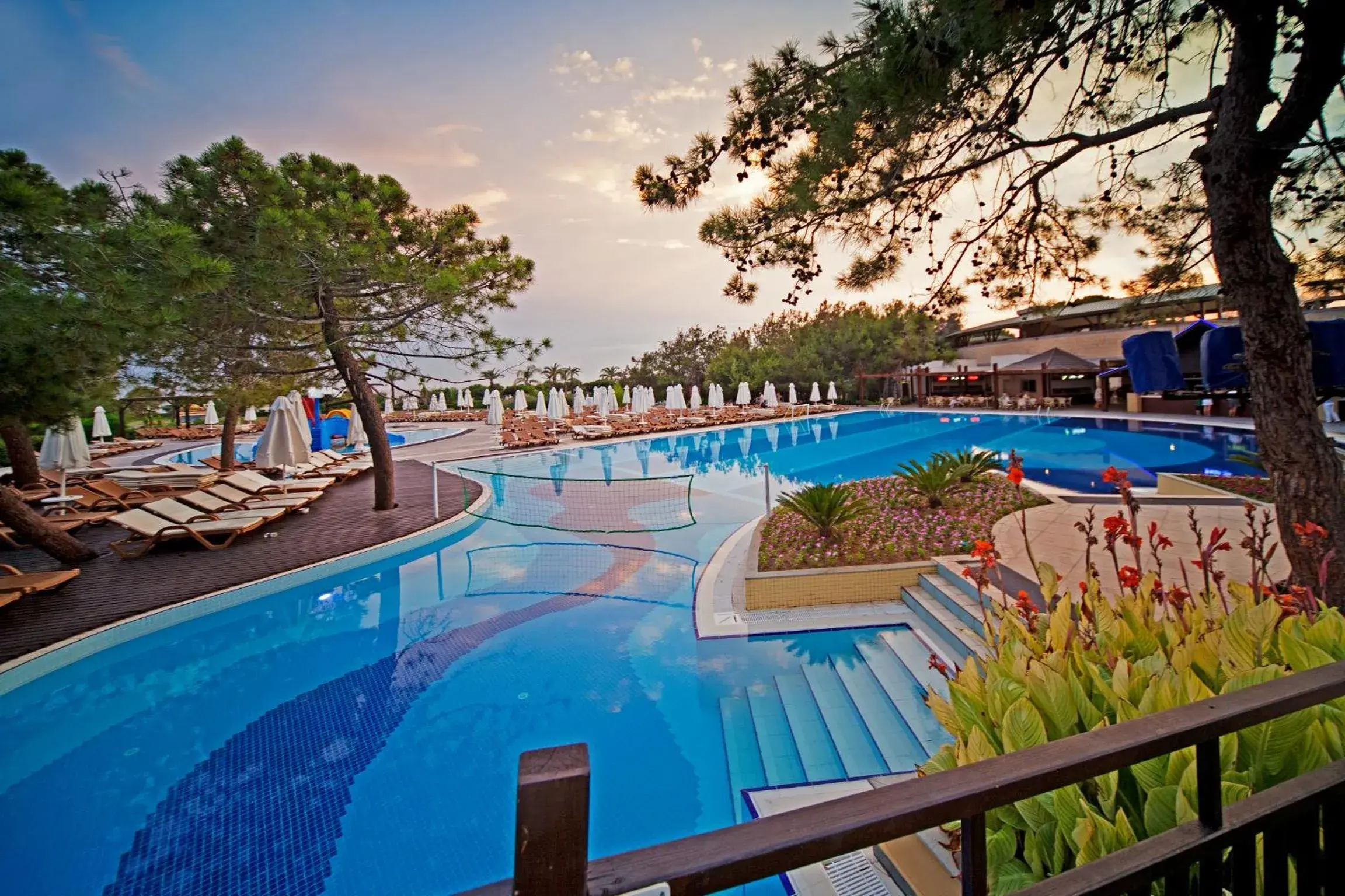 Swimming Pool in Sueno Hotels Beach Side