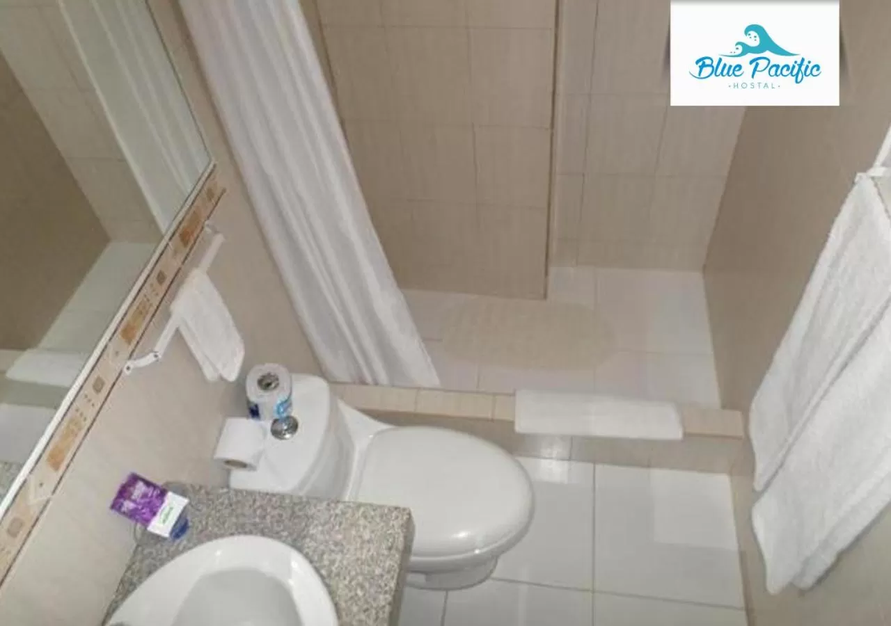 Bathroom in Hostal Blue Pacific