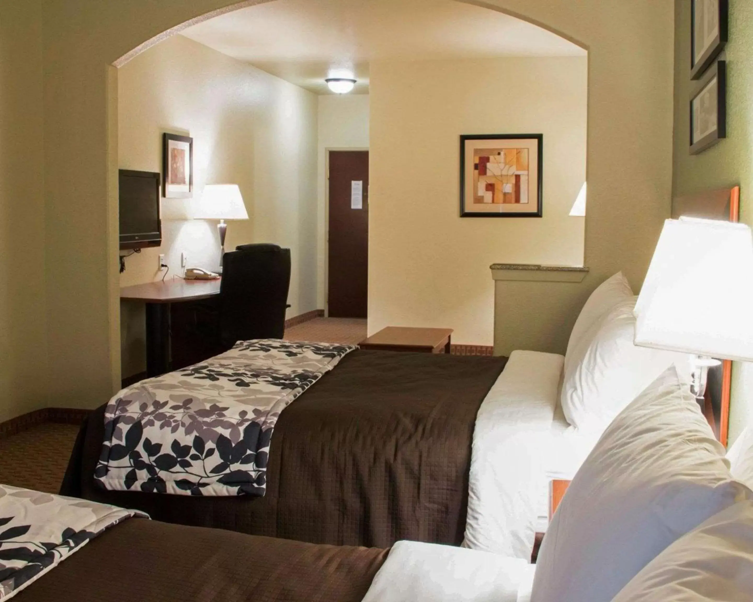 Photo of the whole room, Bed in Sleep Inn and Suites at Six Flags