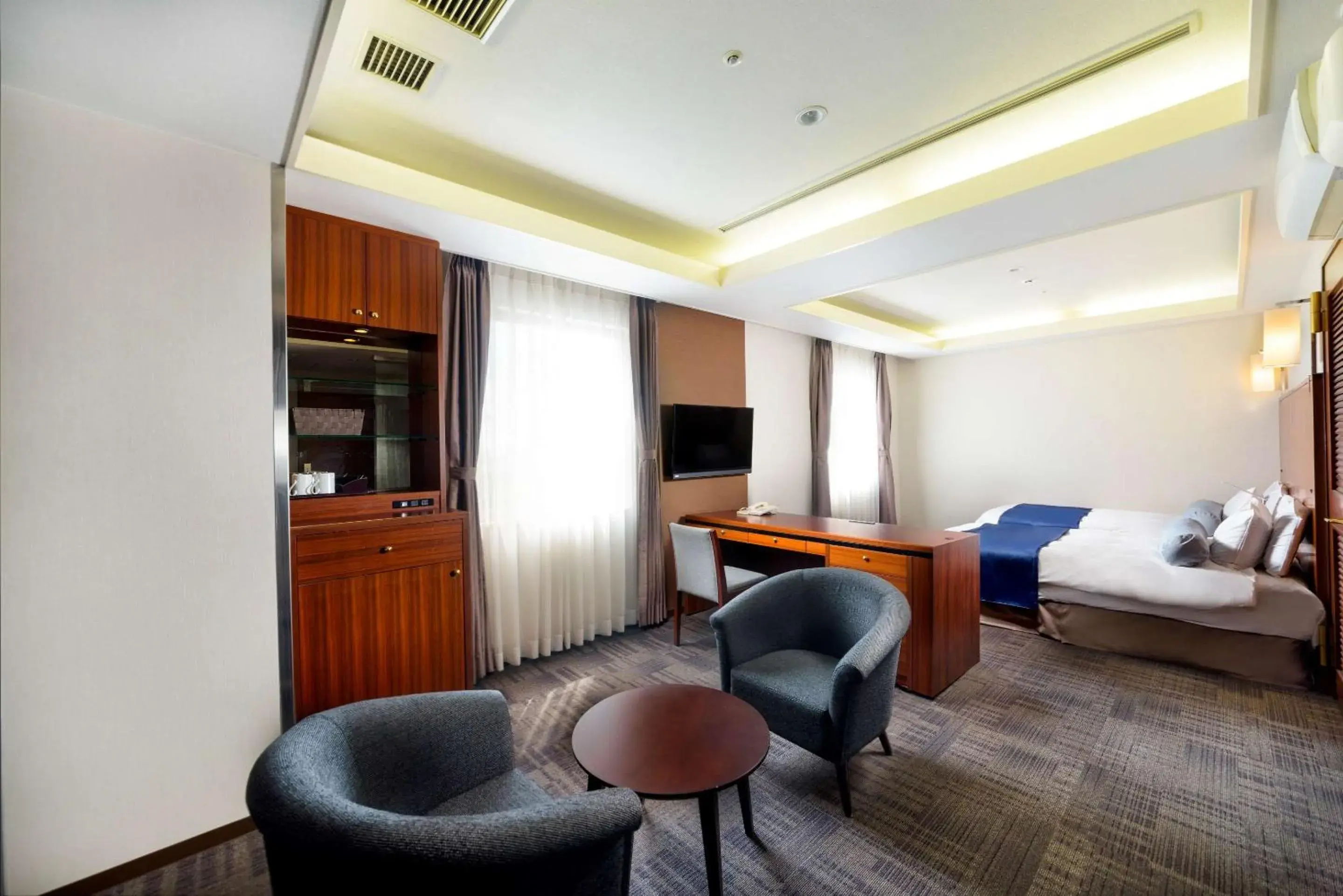 Bedroom, Seating Area in SureStay Plus Hotel by Best Western Shin-Osaka