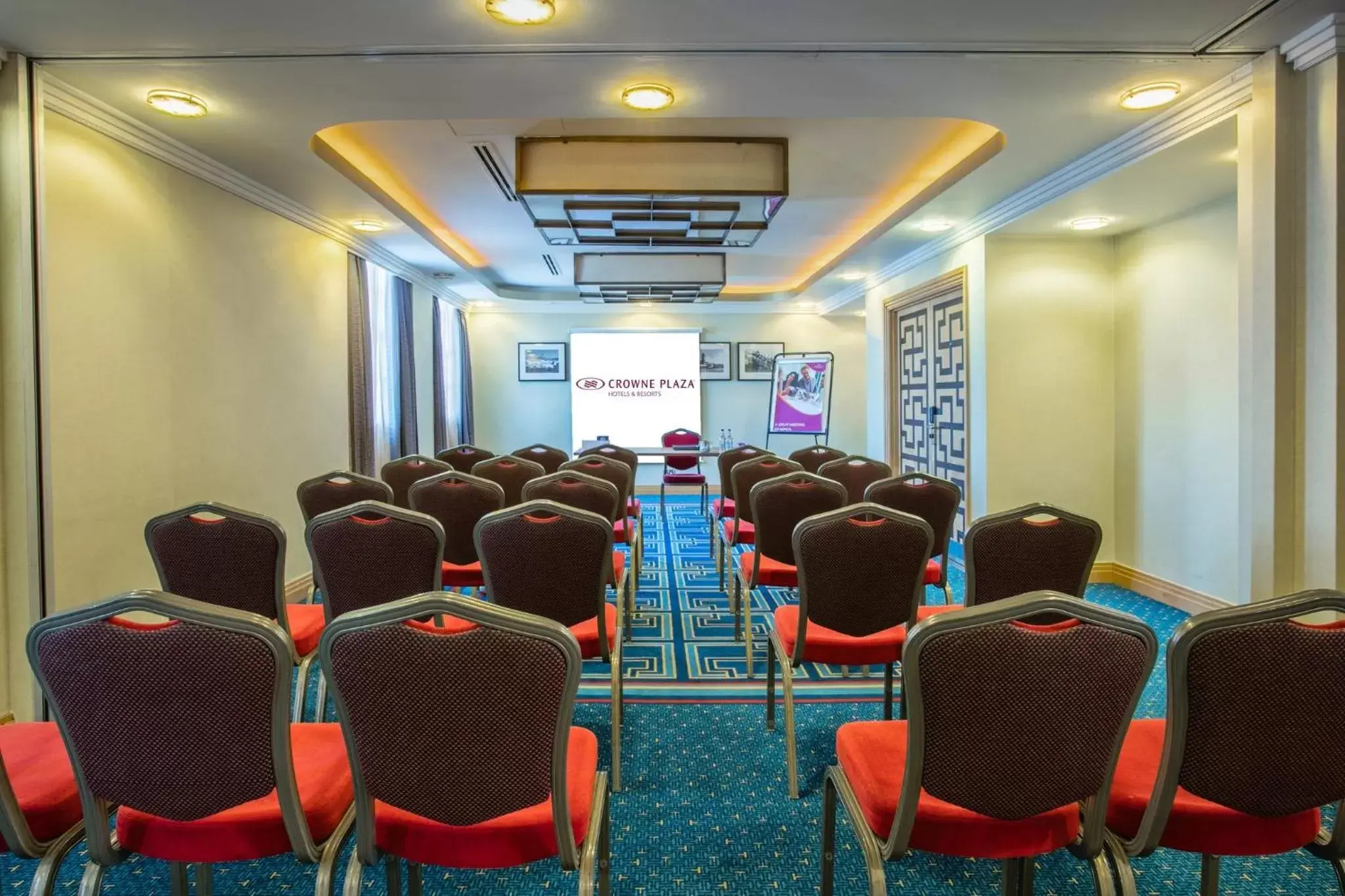 Meeting/conference room in Crowne Plaza Liverpool - John Lennon Airport, an IHG Hotel