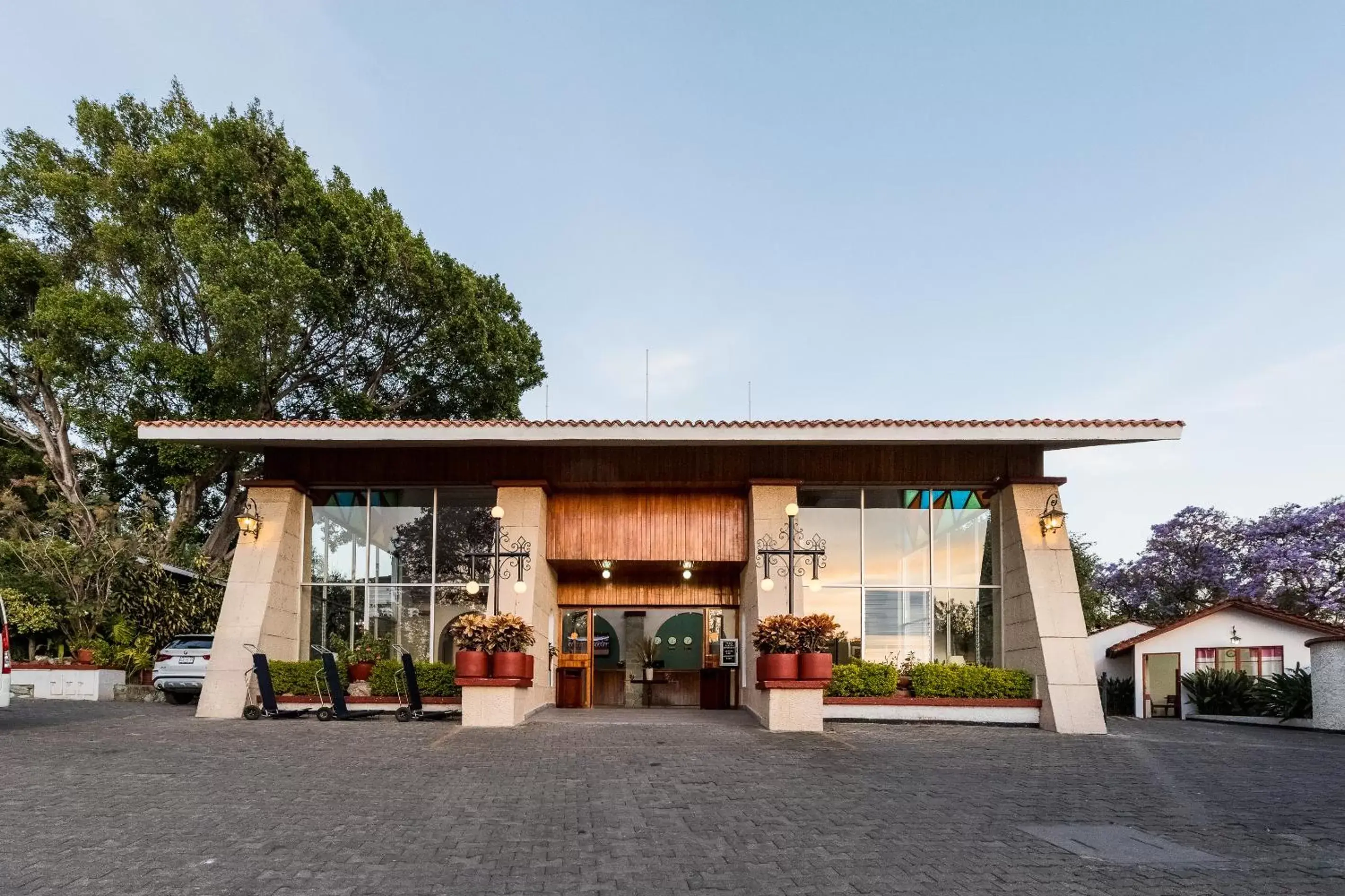 Property building in Mision De Los Angeles Property building in Mision De Los Angeles