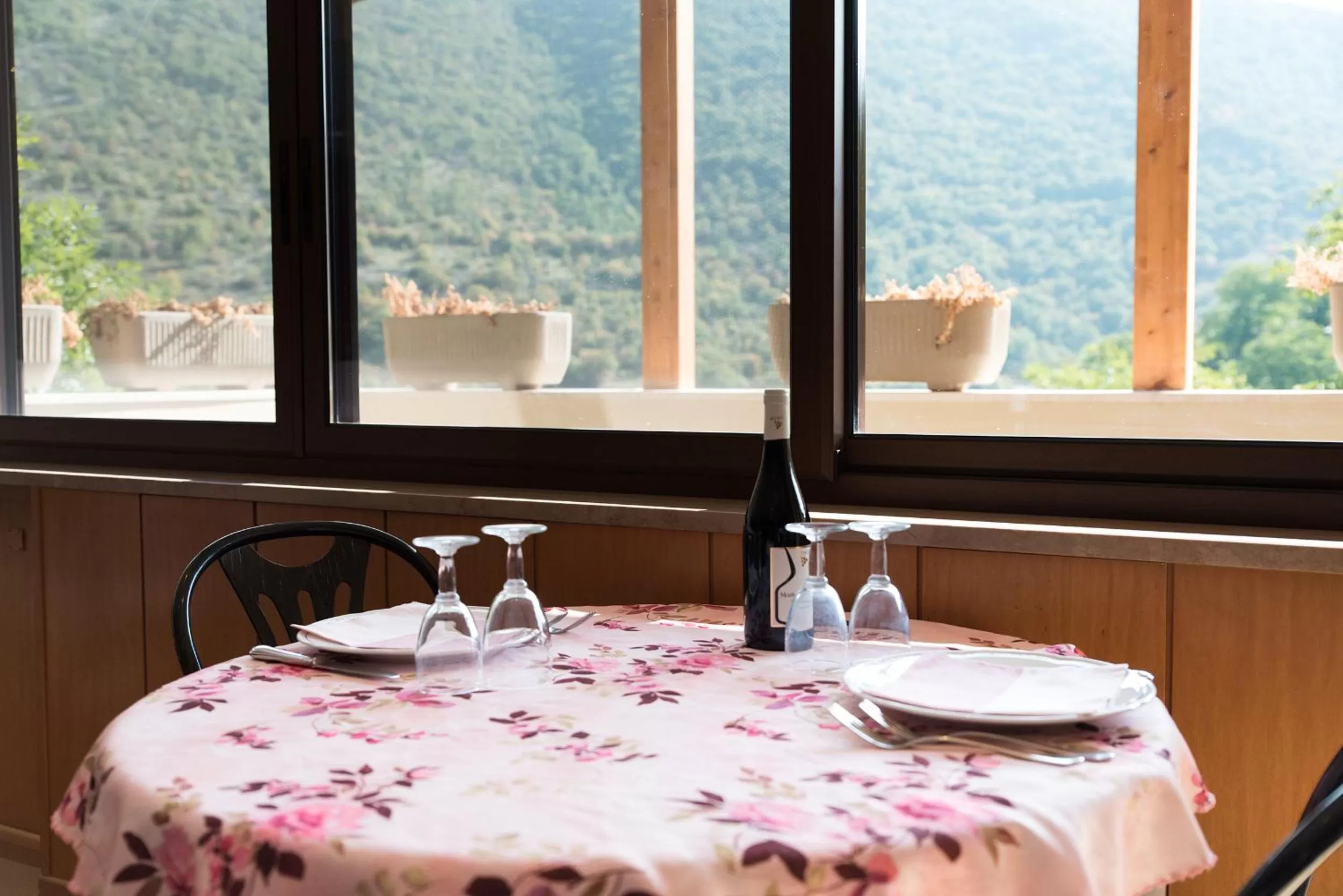 Restaurant/places to eat in Hotel Nilde