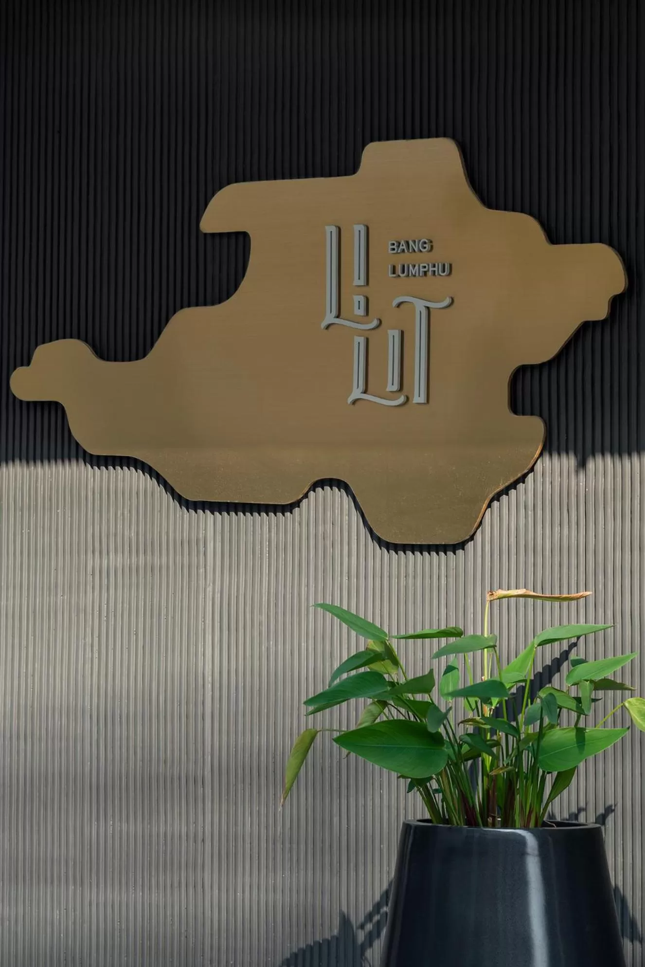 Property building in Lilit Bang Lumphu Hotel