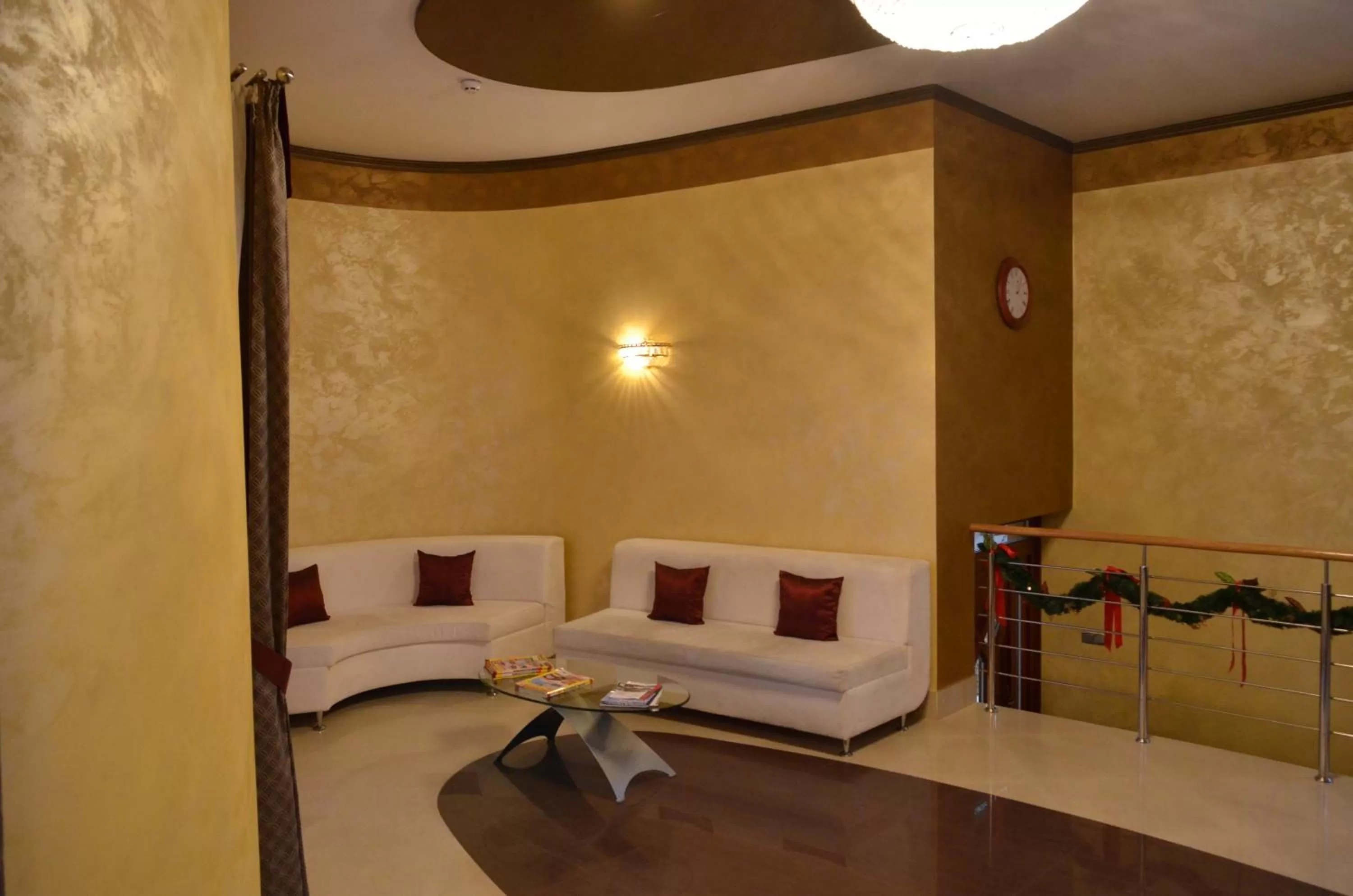 Lobby or reception, Bed in Hotel Serpanok