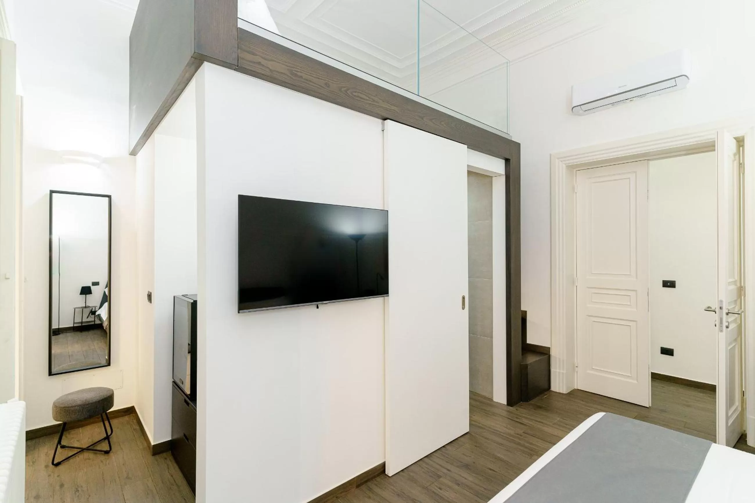 TV and multimedia, TV/Entertainment Center in SiSTO18