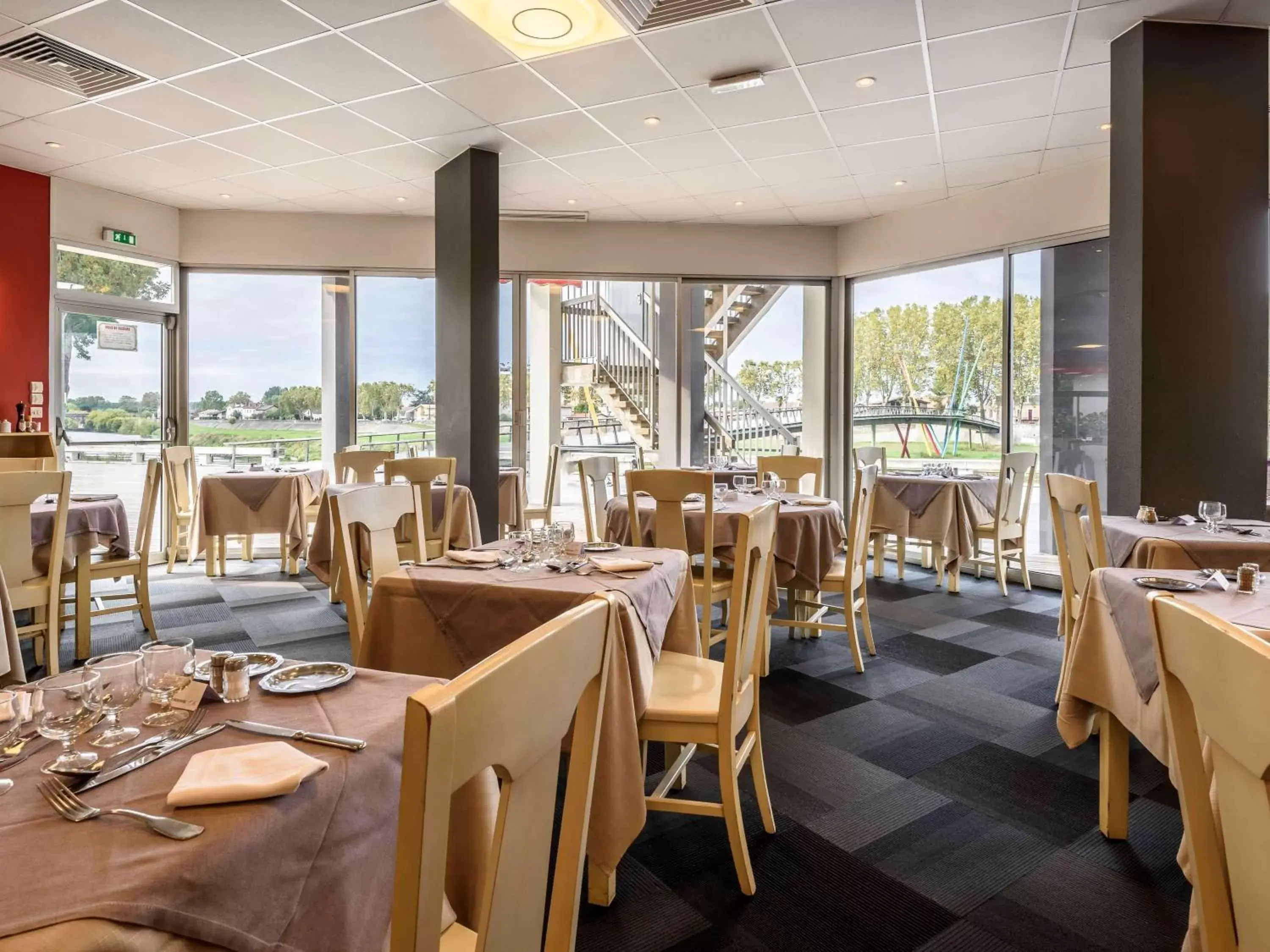 Restaurant/Places to Eat in ibis styles Dax Centre