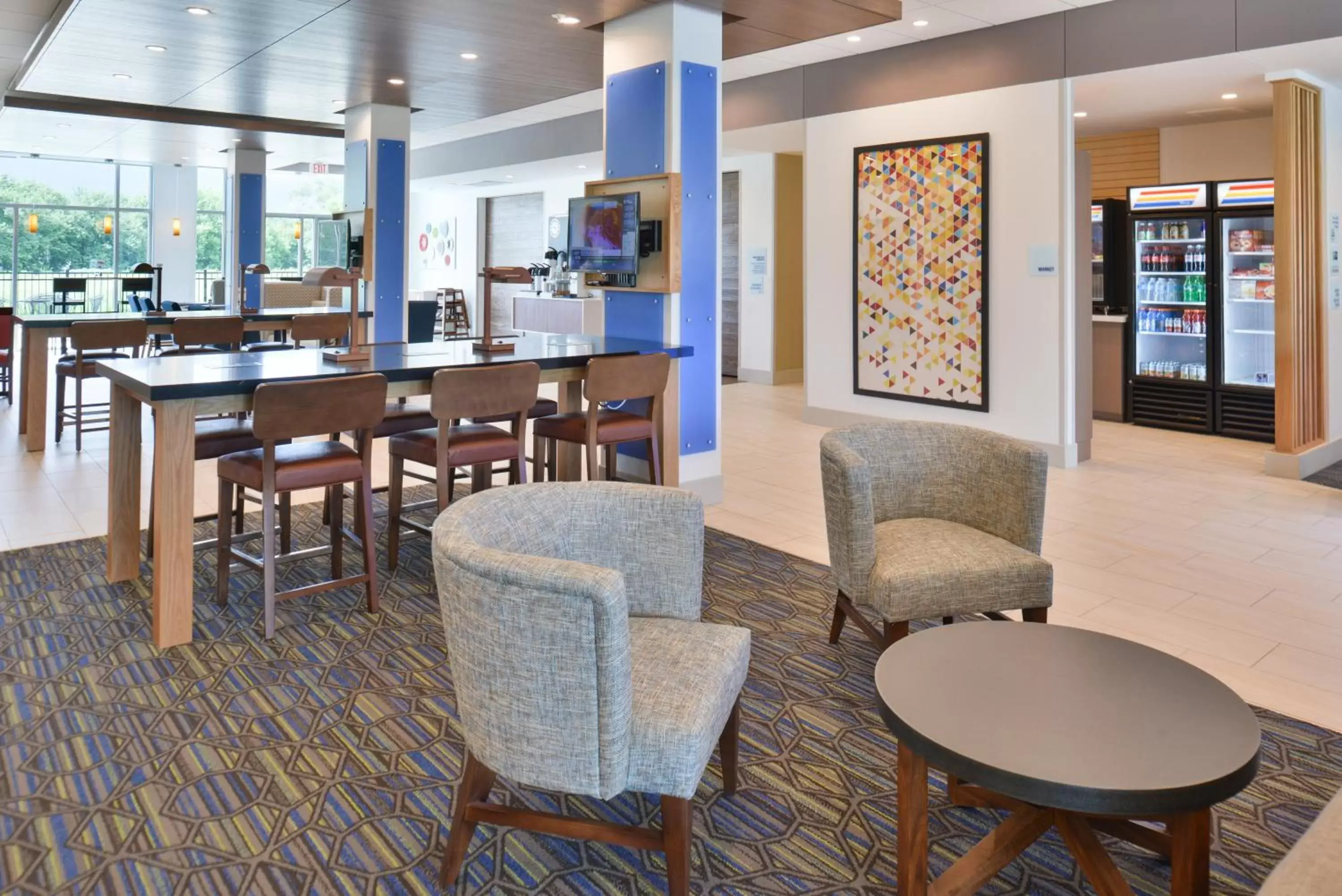 Breakfast, Lounge/Bar in Holiday Inn Express & Suites Omaha Airport, an IHG Hotel