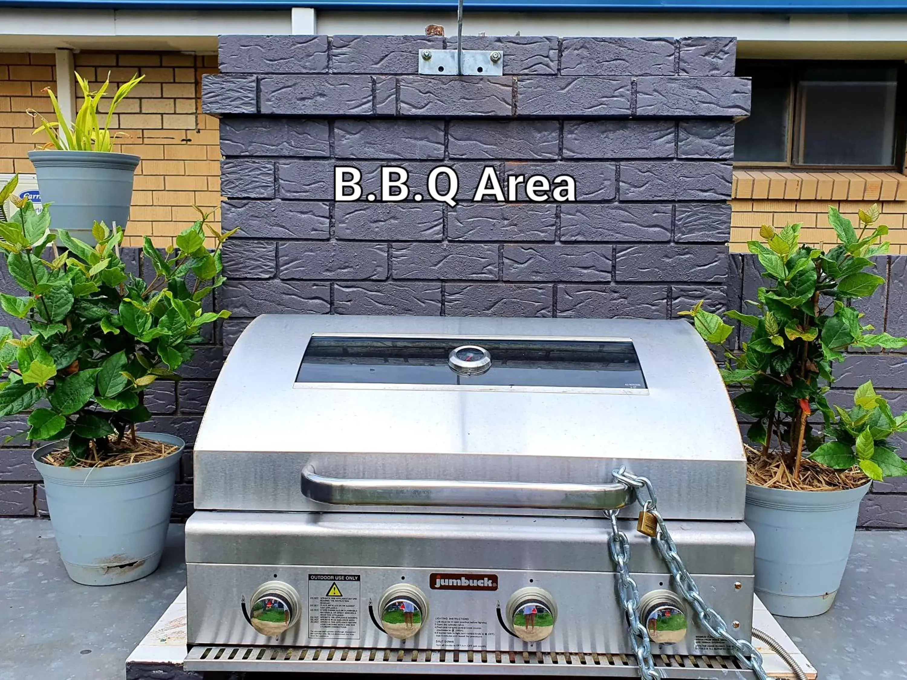 BBQ facilities in City Lights Motel