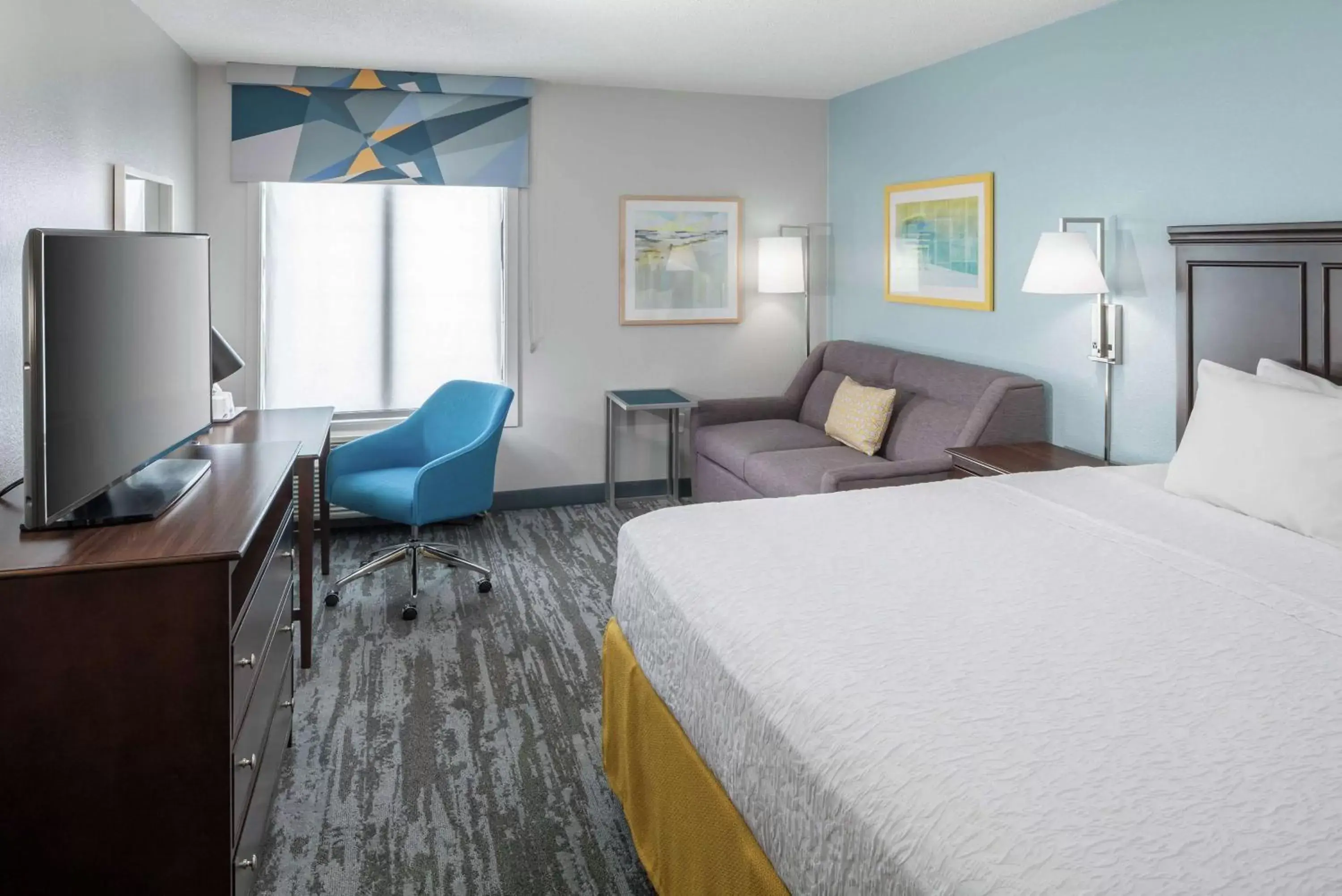 Bedroom in Hampton Inn & Suites Miami-Doral Dolphin Mall