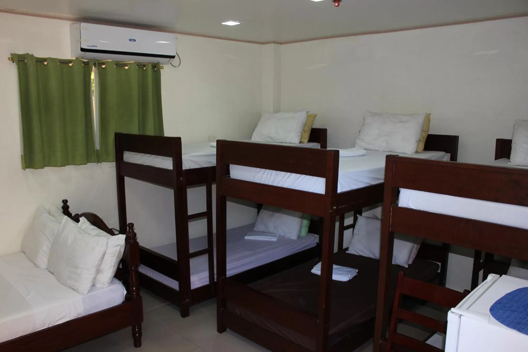 Bedroom, Bed in Blue Lagoon Inn & Suites