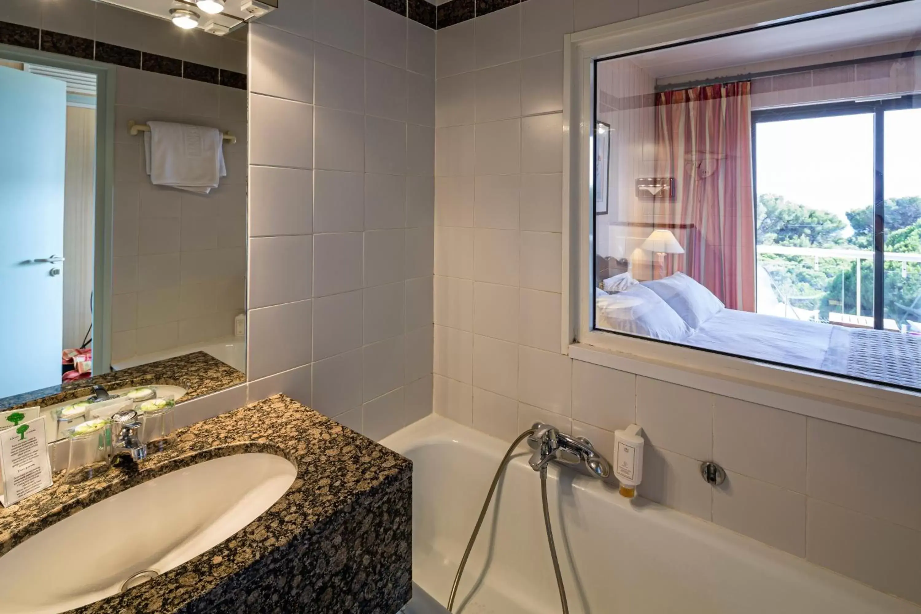 Bathroom in Hotel Provençal