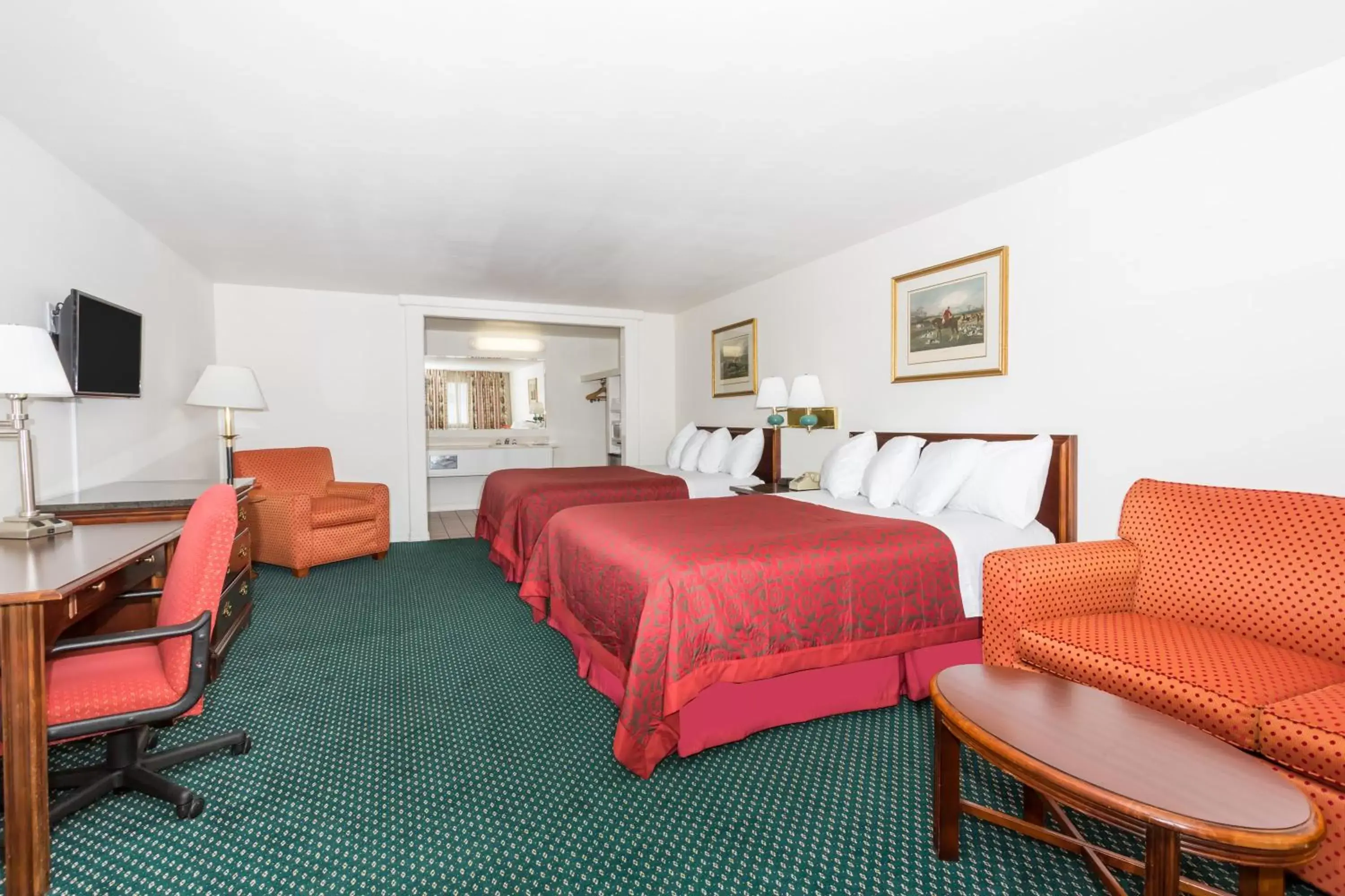 Photo of the whole room, Bed in Days Inn by Wyndham Kimball