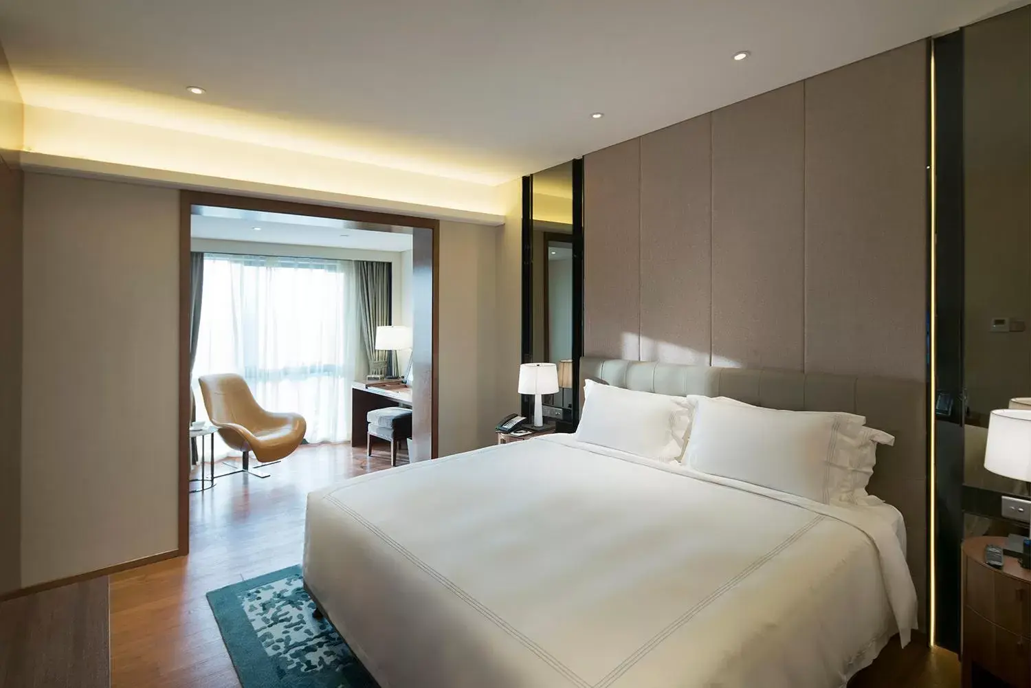 Bed in Fraser Suites Shenzhen