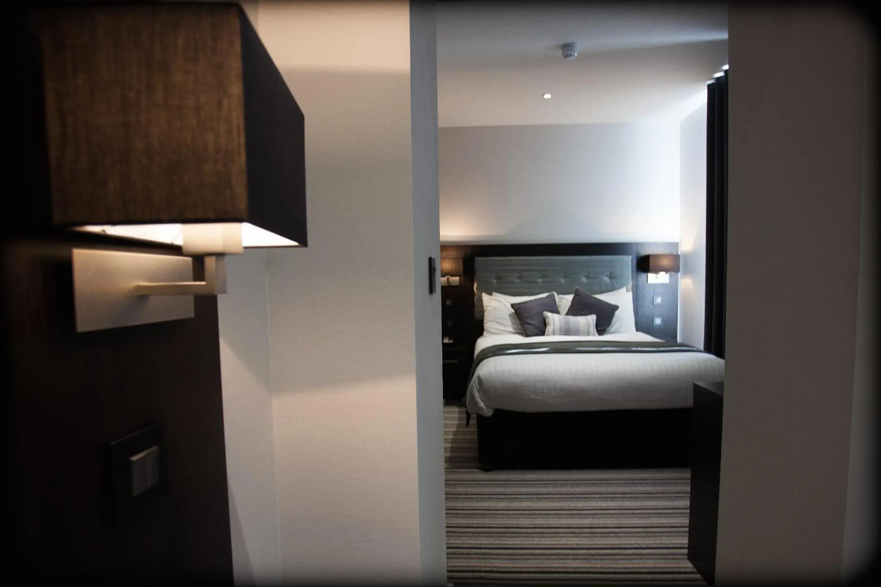 Bedroom, Bed in The W14 Kensington