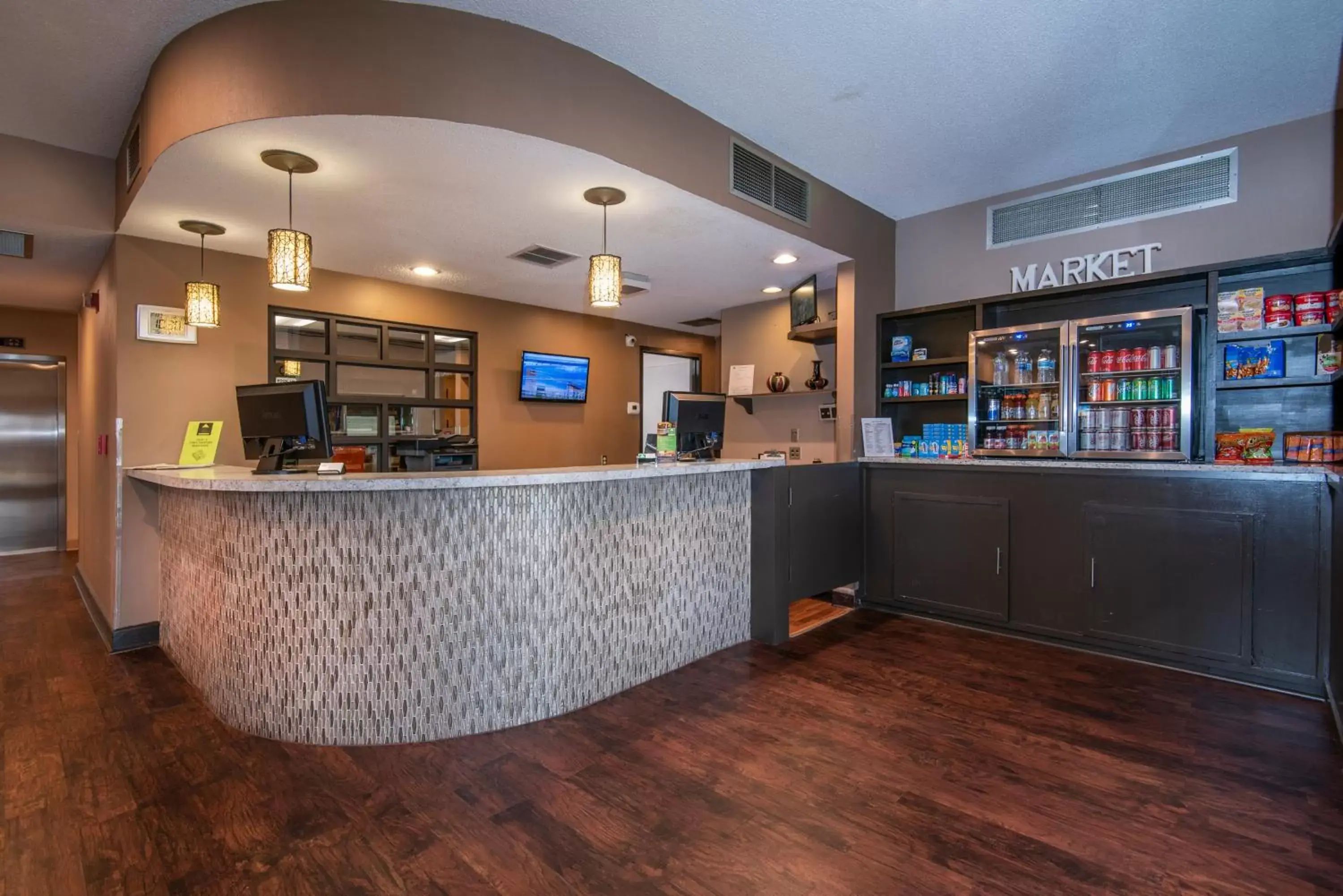 Lobby or reception, Lobby/Reception in Guest Inn & Suites - Midtown Medical Center