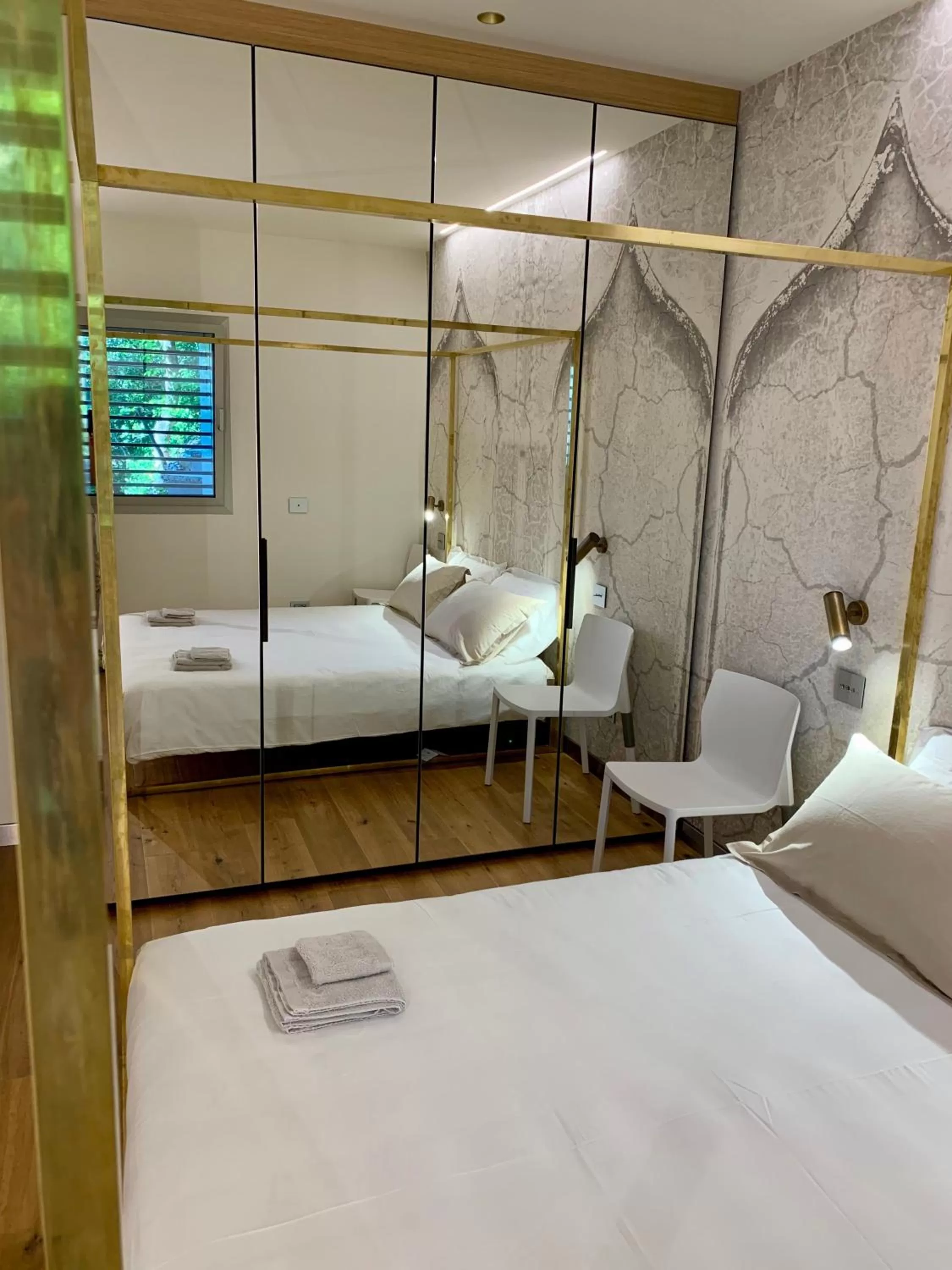 Photo of the whole room, Bed in La Forestale Luxury Ecolodge B&B Primo Piano