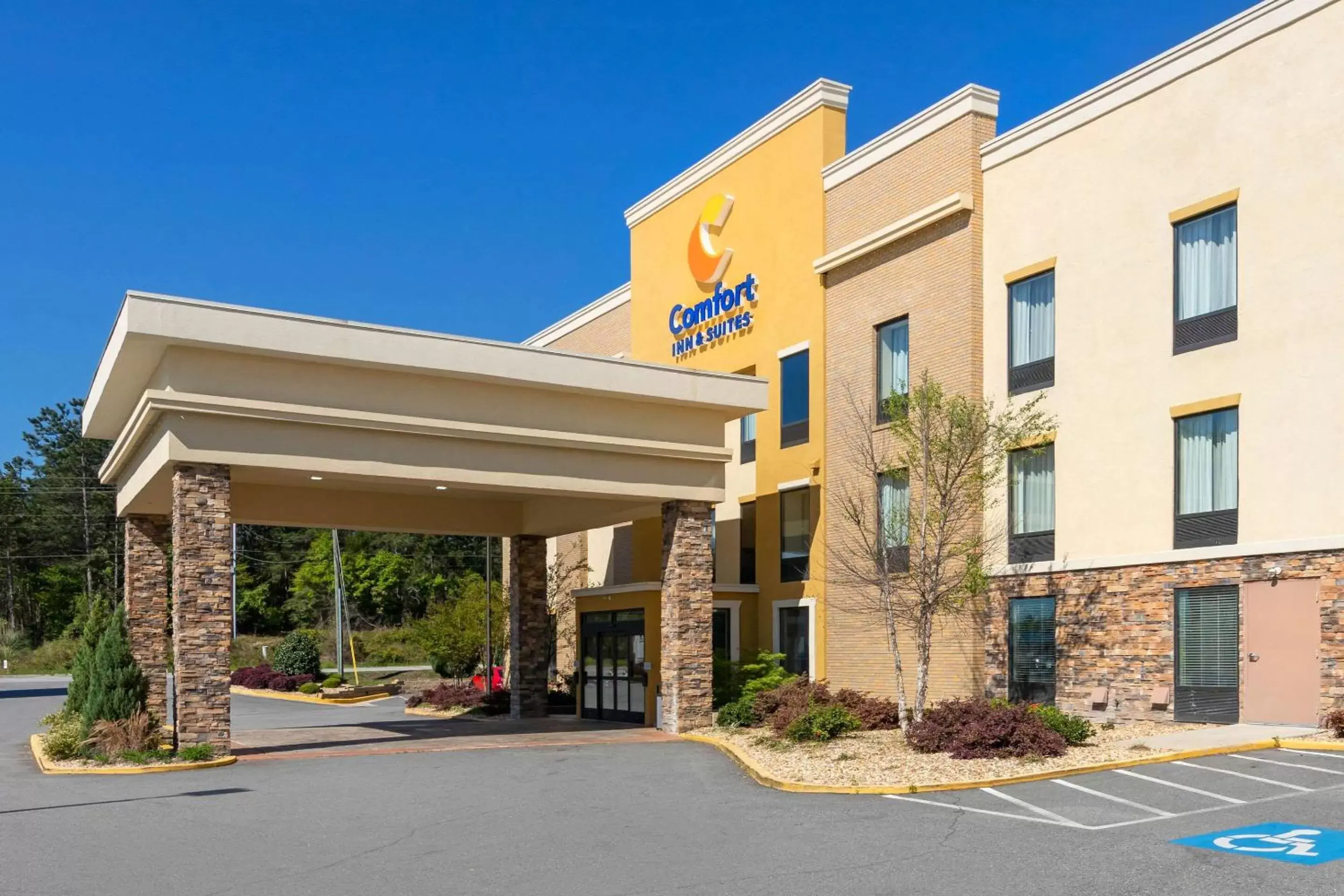 Property building in Comfort Inn & Suites Macon West Property building in Comfort Inn & Suites Macon West