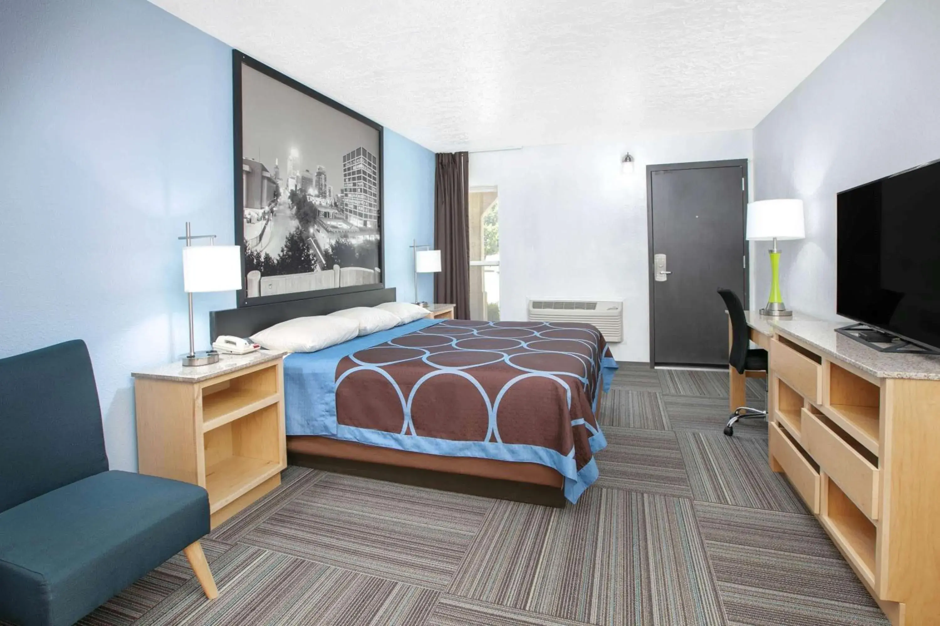 Photo of the whole room, Bed in Super 8 by Wyndham City of Moore
