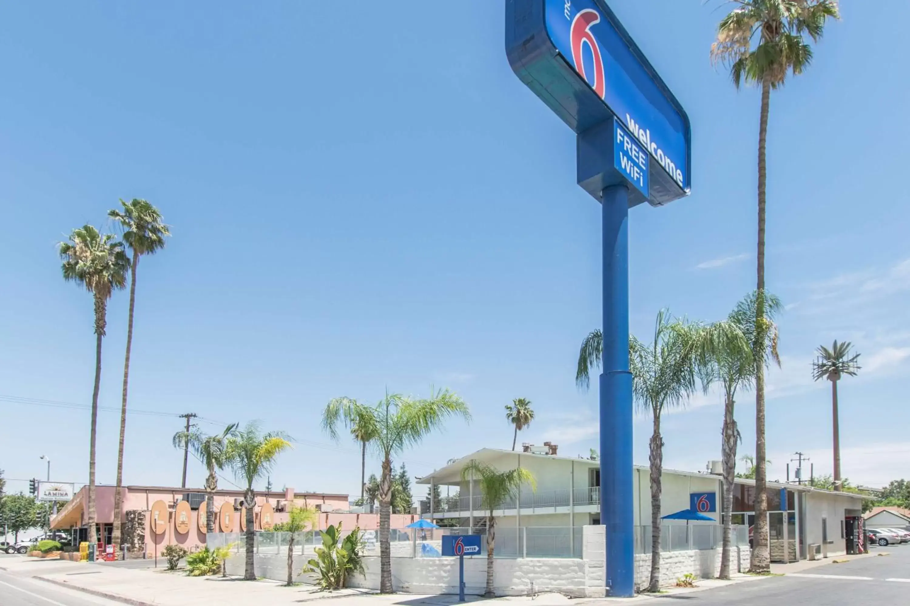 Property building in Motel 6 Bakersfield, CA - Central