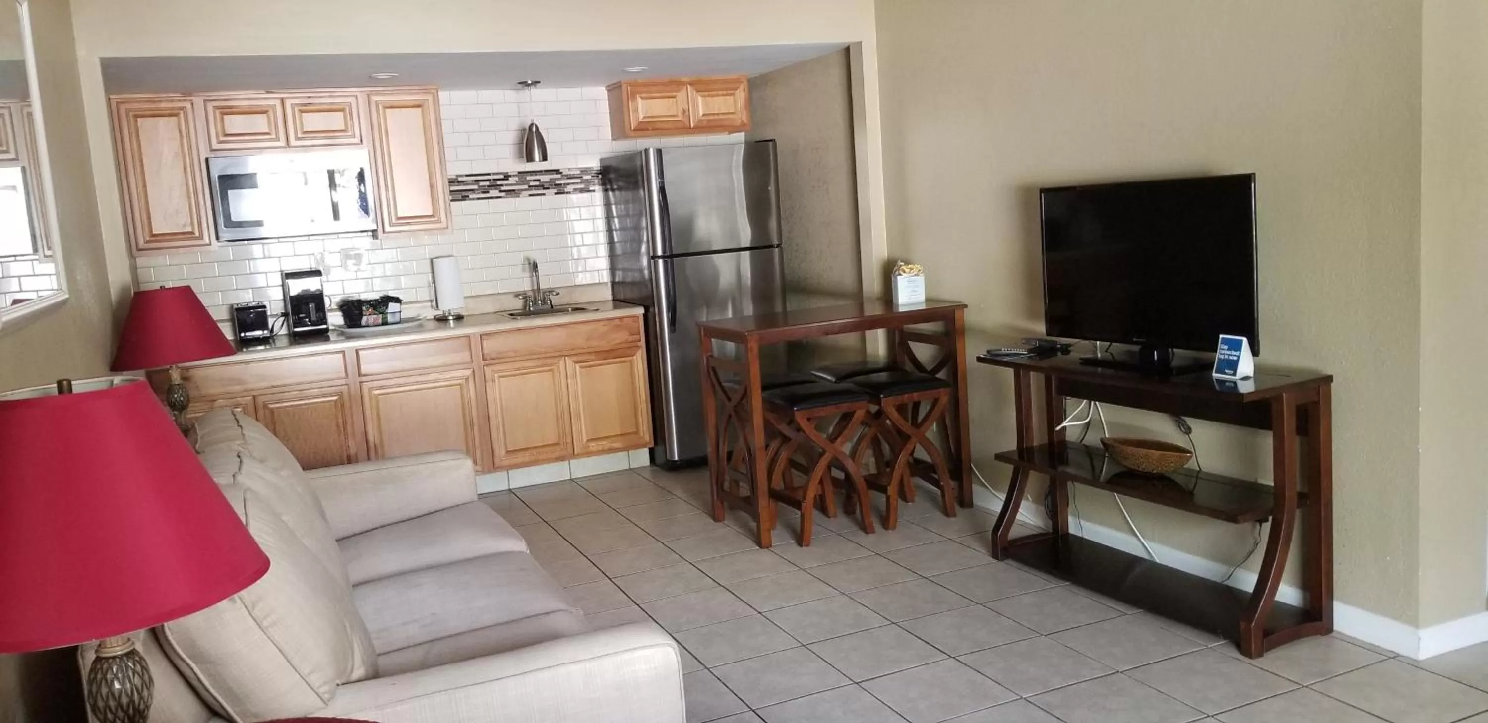 Kitchen or kitchenette in Days Inn by Wyndham Cocoa Cruiseport West At I-95/524