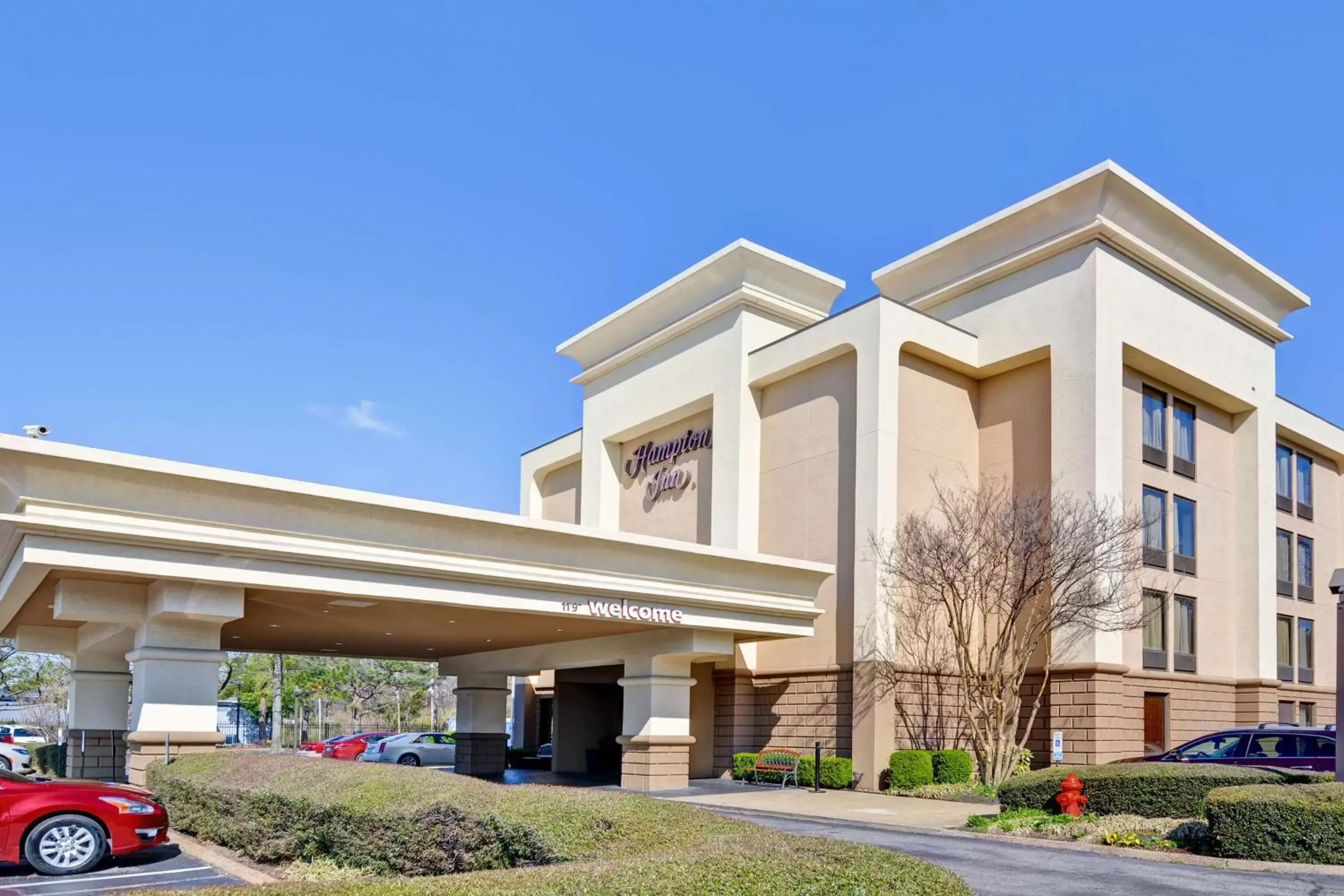 Property Building in Hampton Inn Memphis Poplar