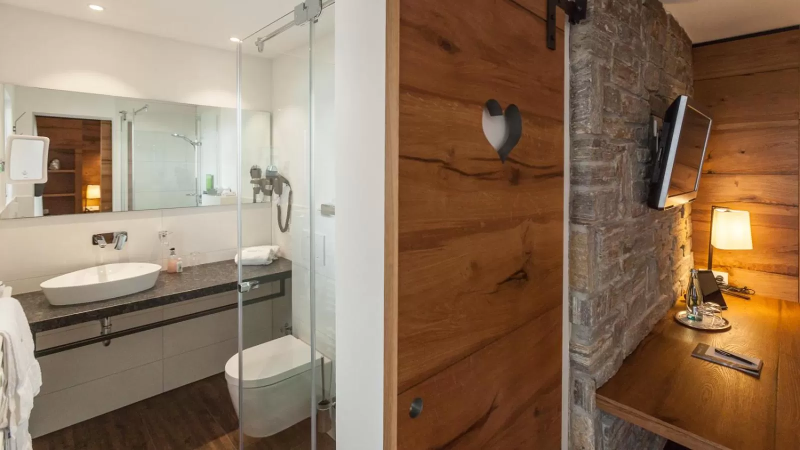 Photo of the whole room in Bollenhuthotel Kirnbacher Hof