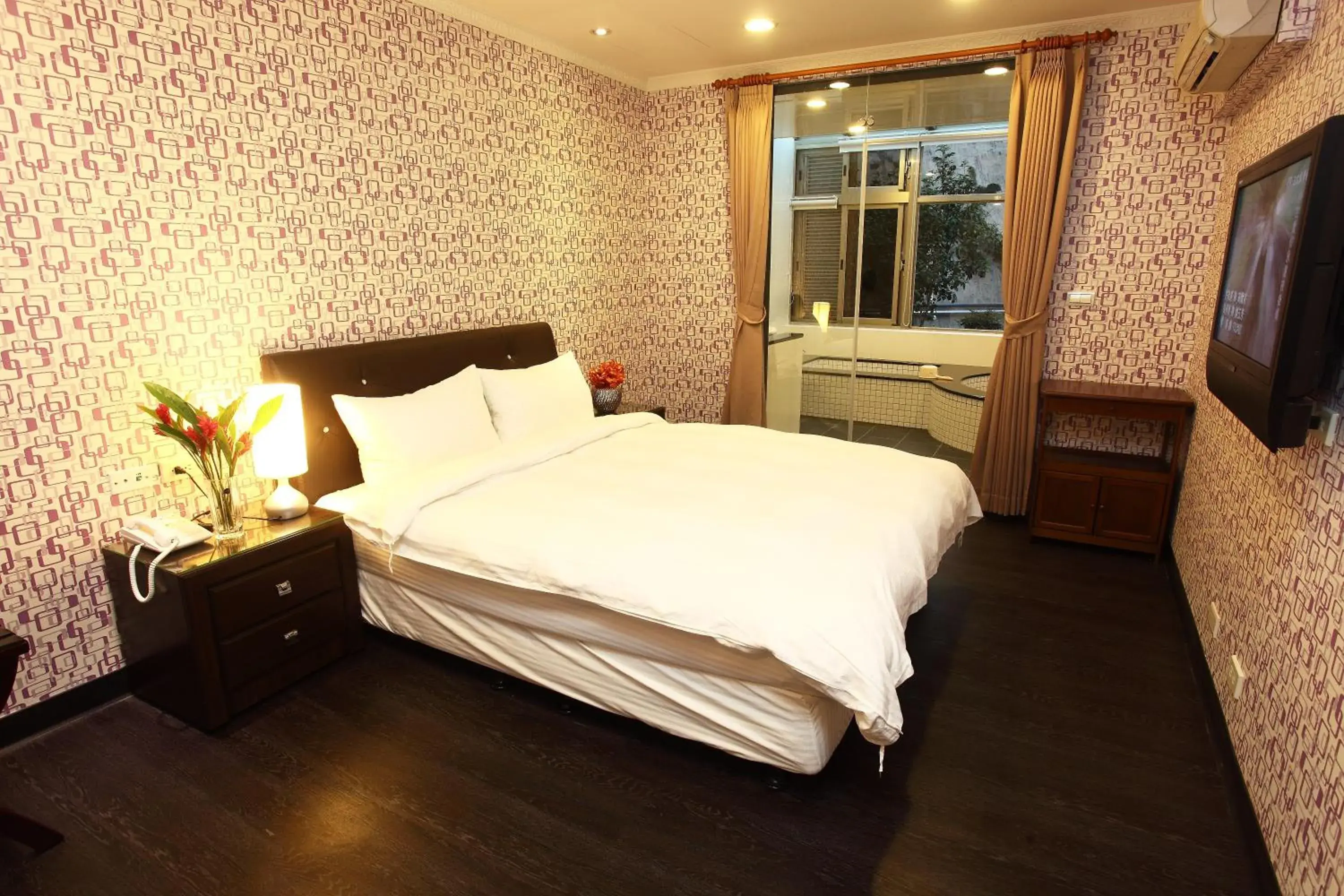 Photo of the whole room, Bed in Hot Spring World Hotel