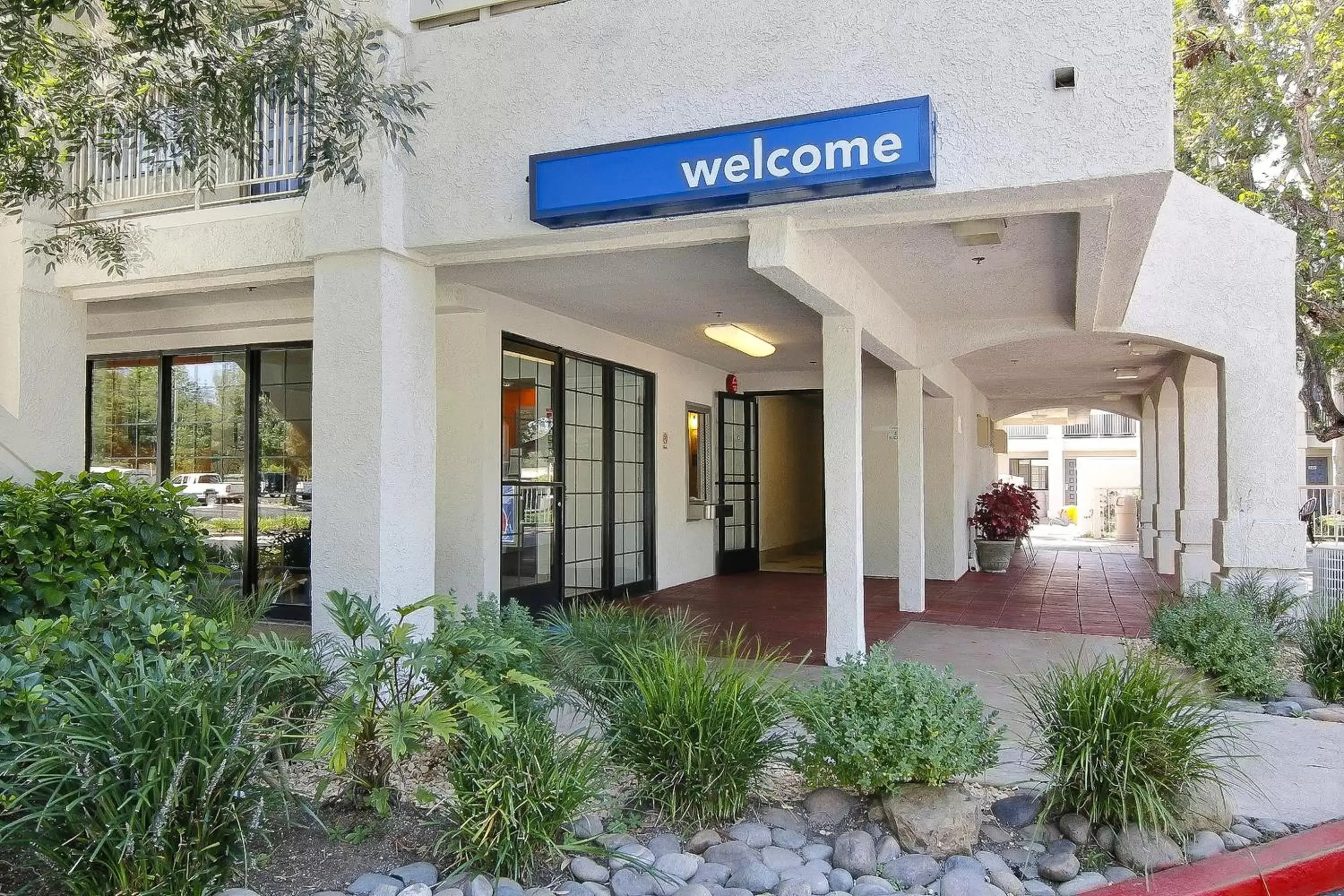 Facade/entrance in Motel 6-Thousand Oaks, CA