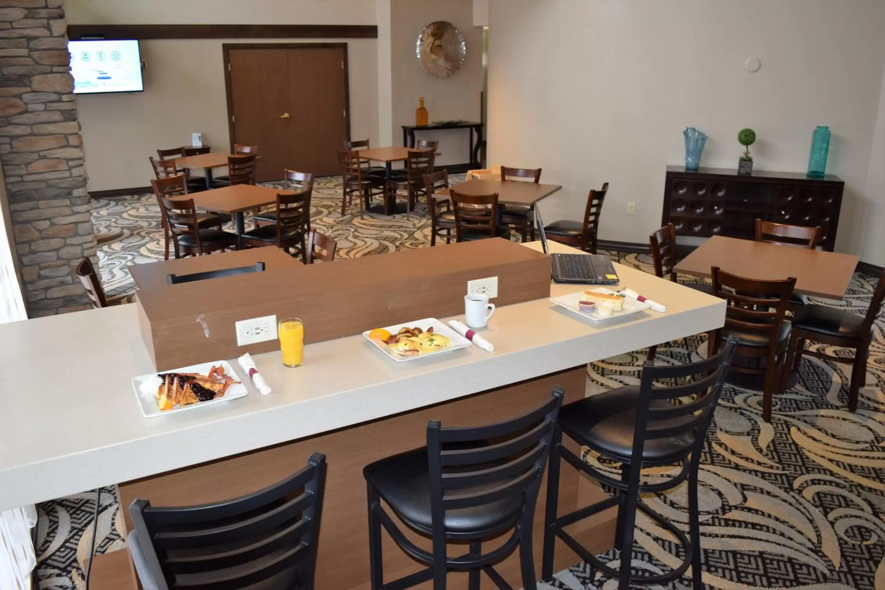 American breakfast, Restaurant/Places to Eat in Wyndham Garden Madison Fitchburg