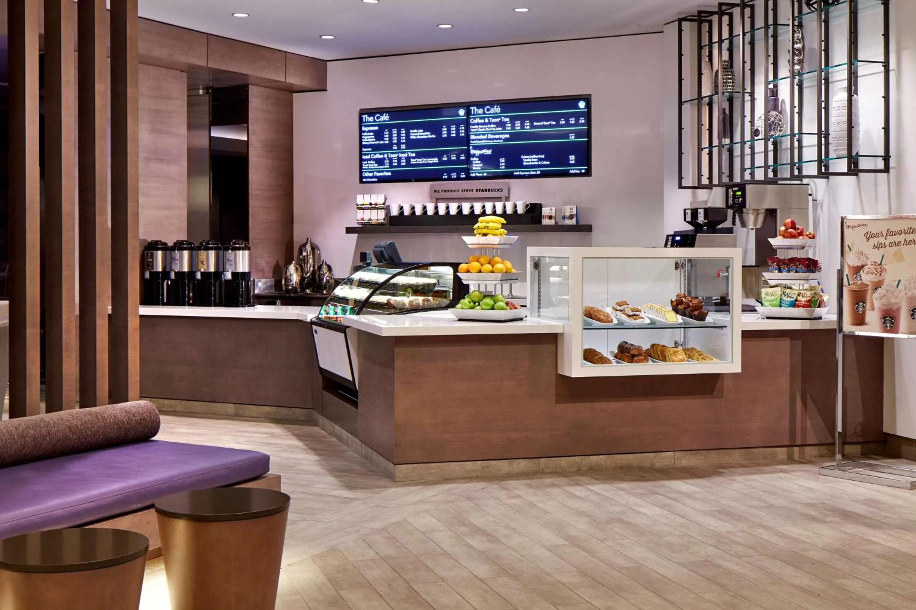 Restaurant/places to eat in Hilton Long Beach Hotel