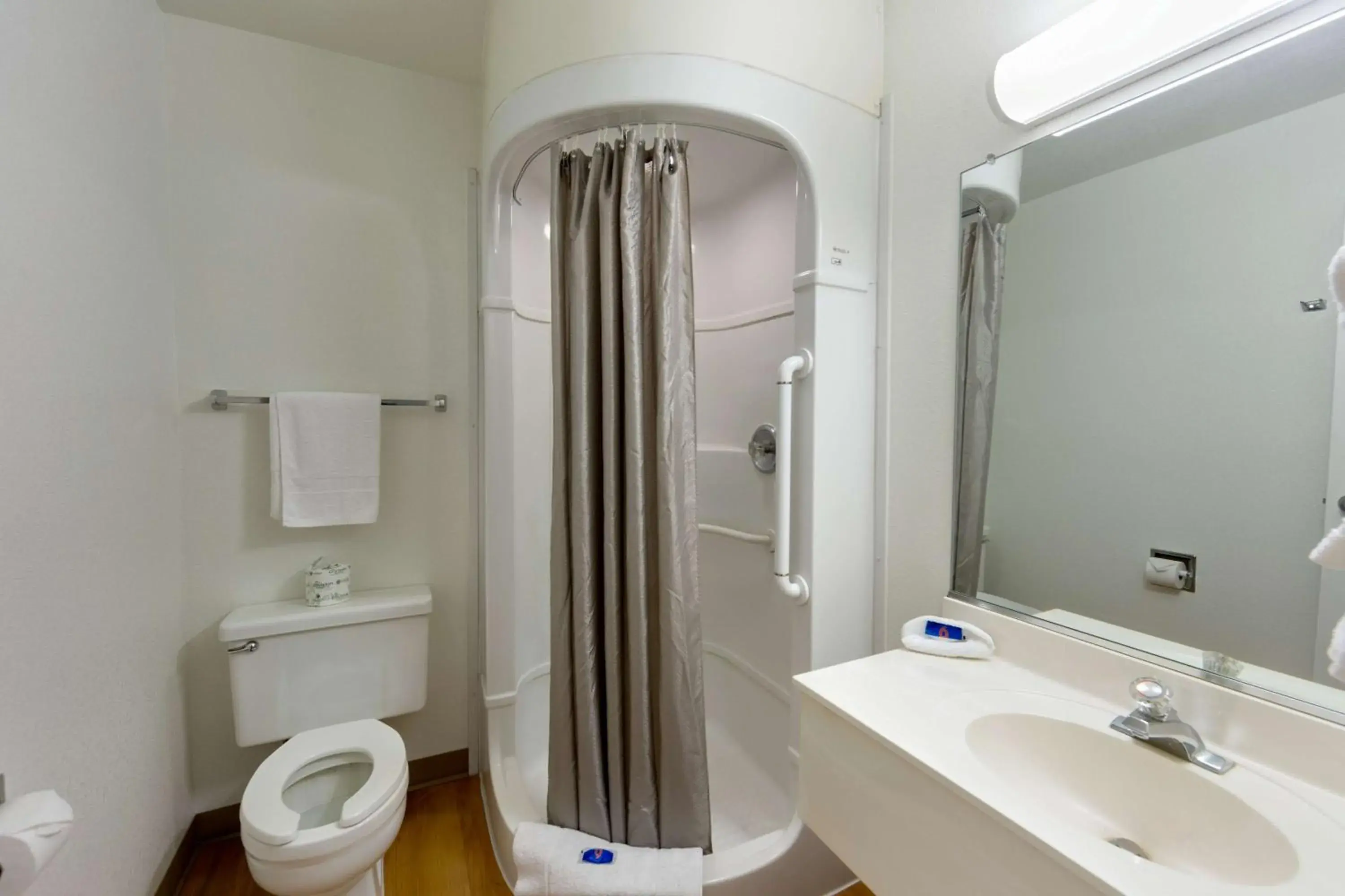 Toilet, Bathroom in Motel 6 Weed, CA - Mount Shasta