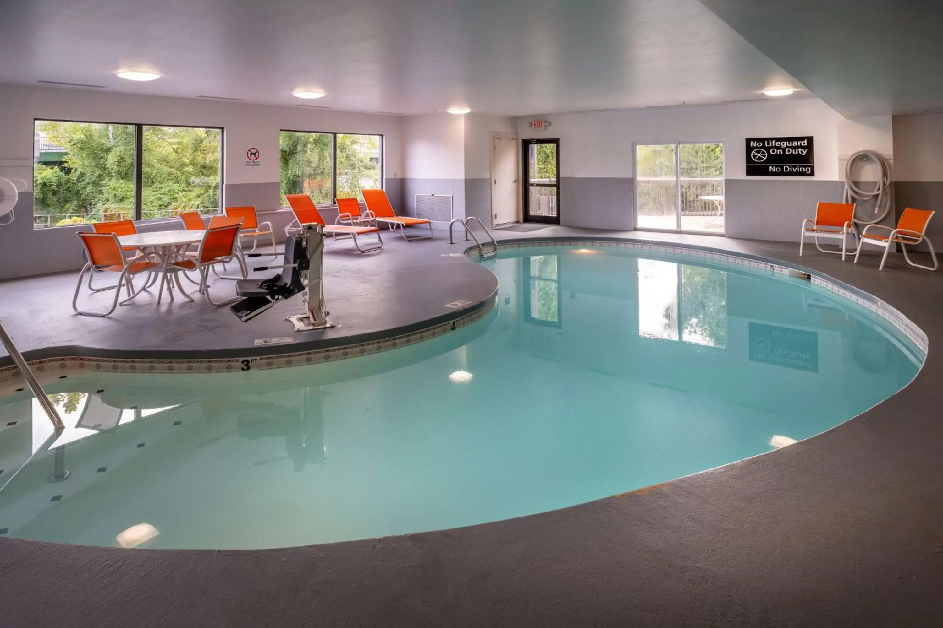 Pool view in Hampton Inn Charleston Downtown Pool view in Hampton Inn Charleston Downtown