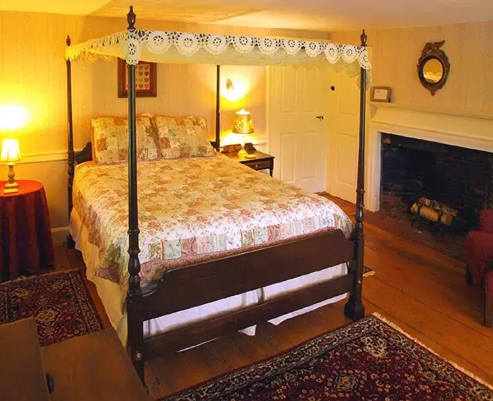 Bed in Colonel Spencer Inn