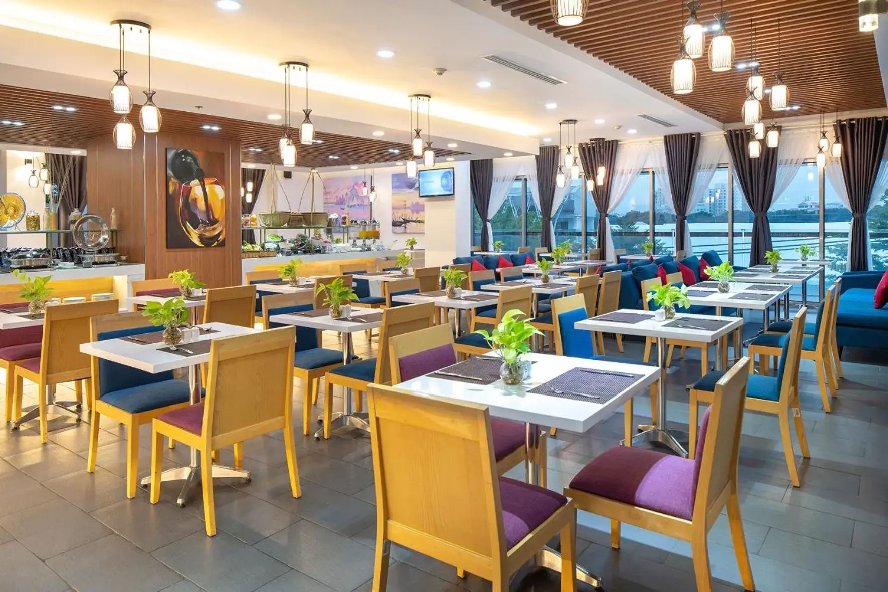 Restaurant/Places to Eat in Ibis Saigon South